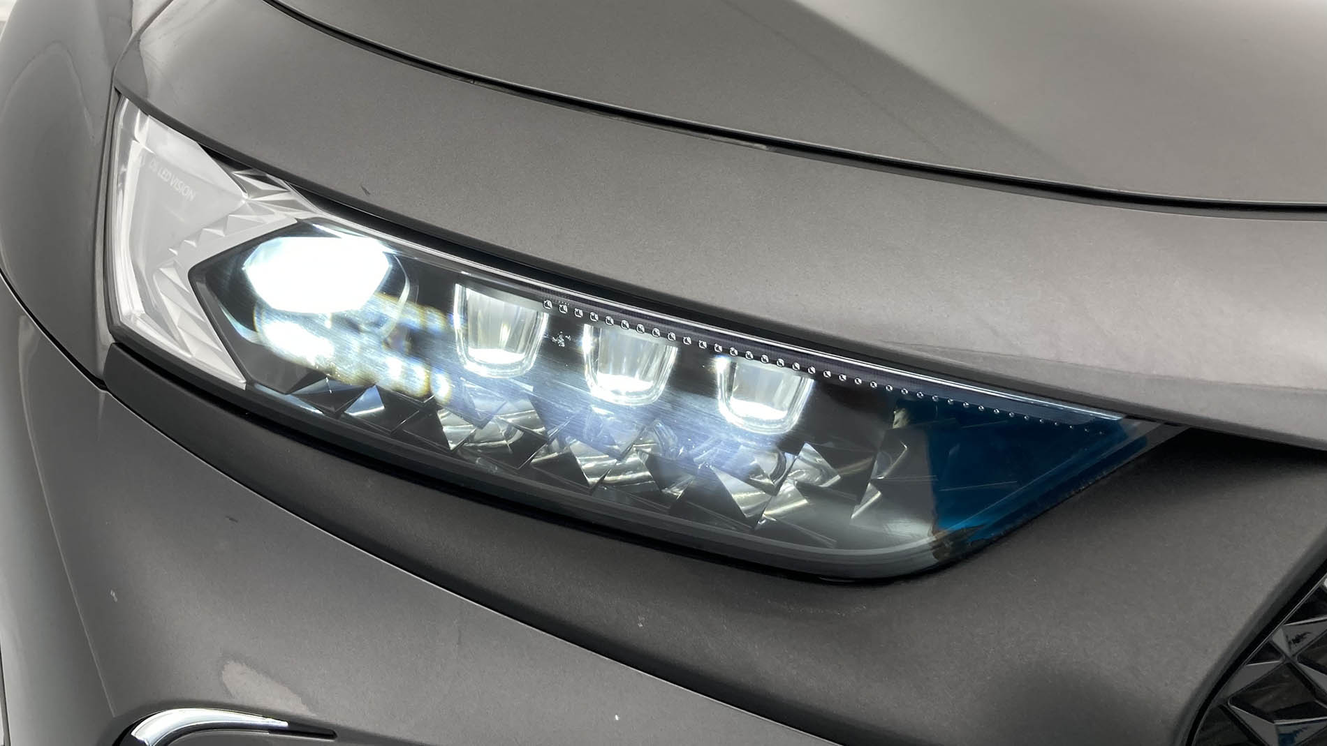 ds ds7 crossback performance line + E-TENSE 300 CA 2021 gris platino 29