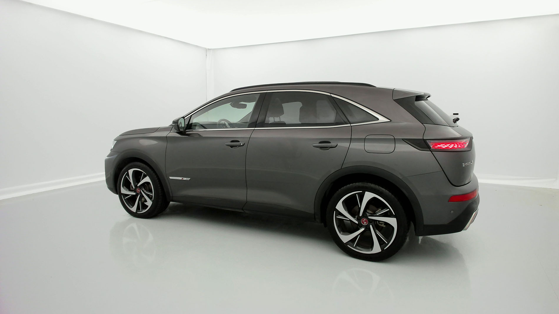 ds ds7 crossback performance line + E-TENSE 300 CA 2021 gris platino 9