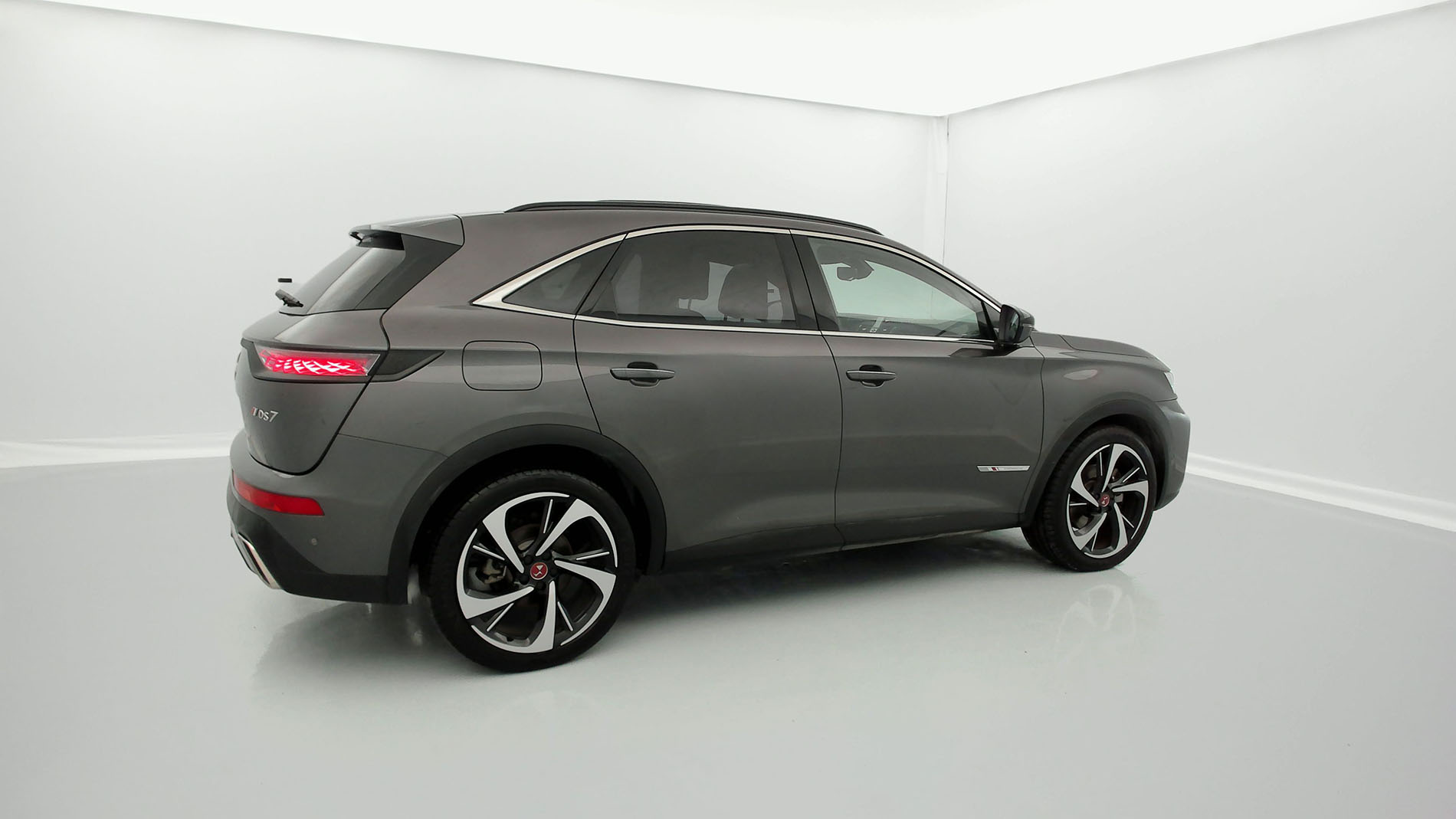 ds ds7 crossback performance line + E-TENSE 300 CA 2021 gris platino 13