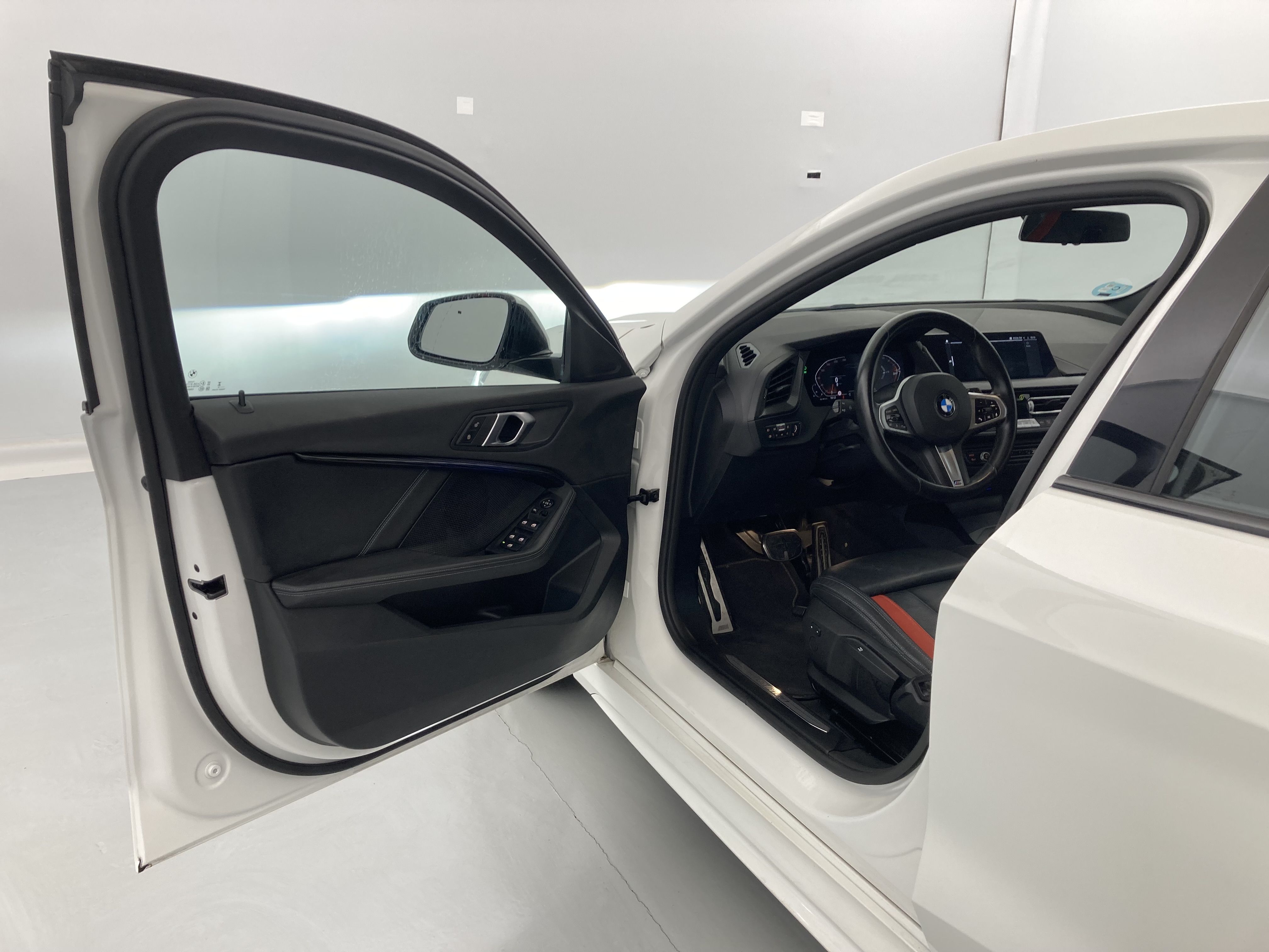 bmw serie 1 m sport colorvision 118I 136 STEPTRONIC 2024 alpinweiss 21