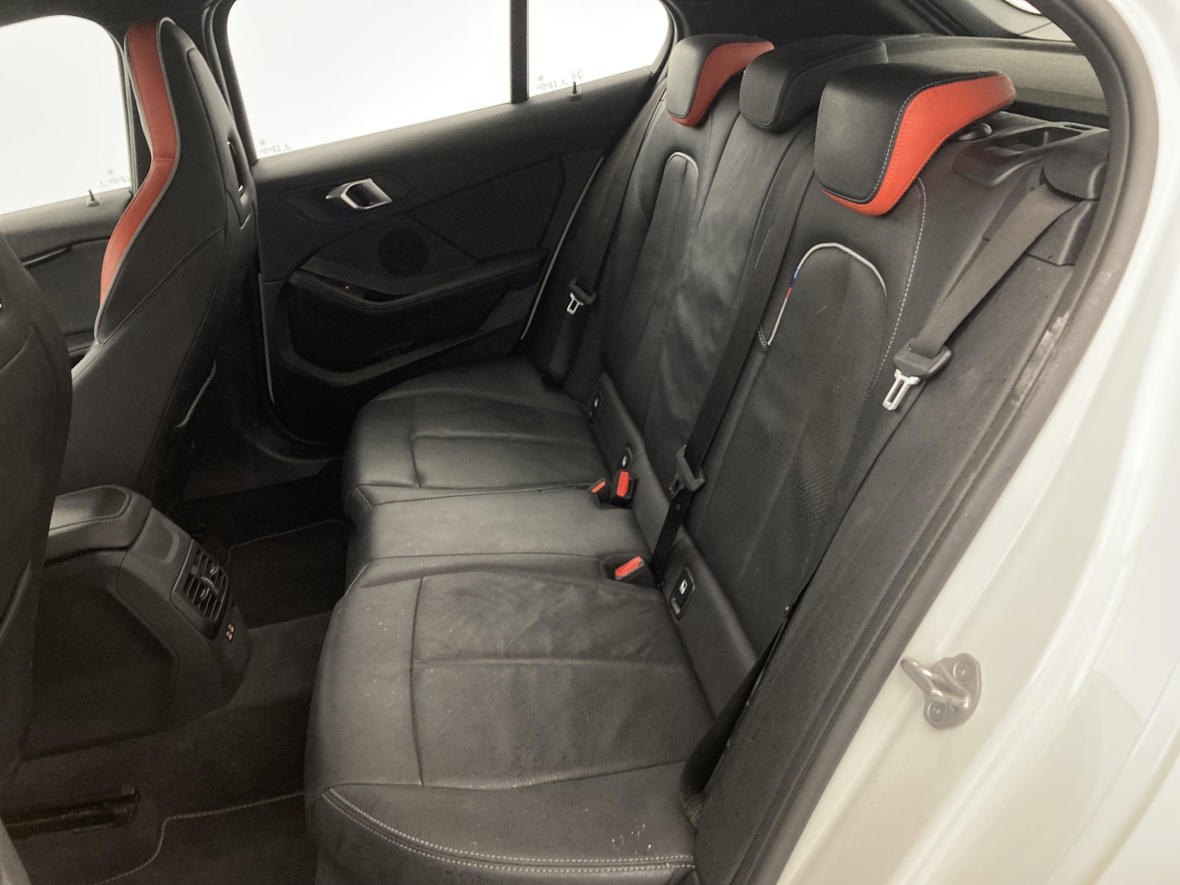 bmw serie 1 m sport colorvision 118I 136 STEPTRONIC 2024 alpinweiss 23