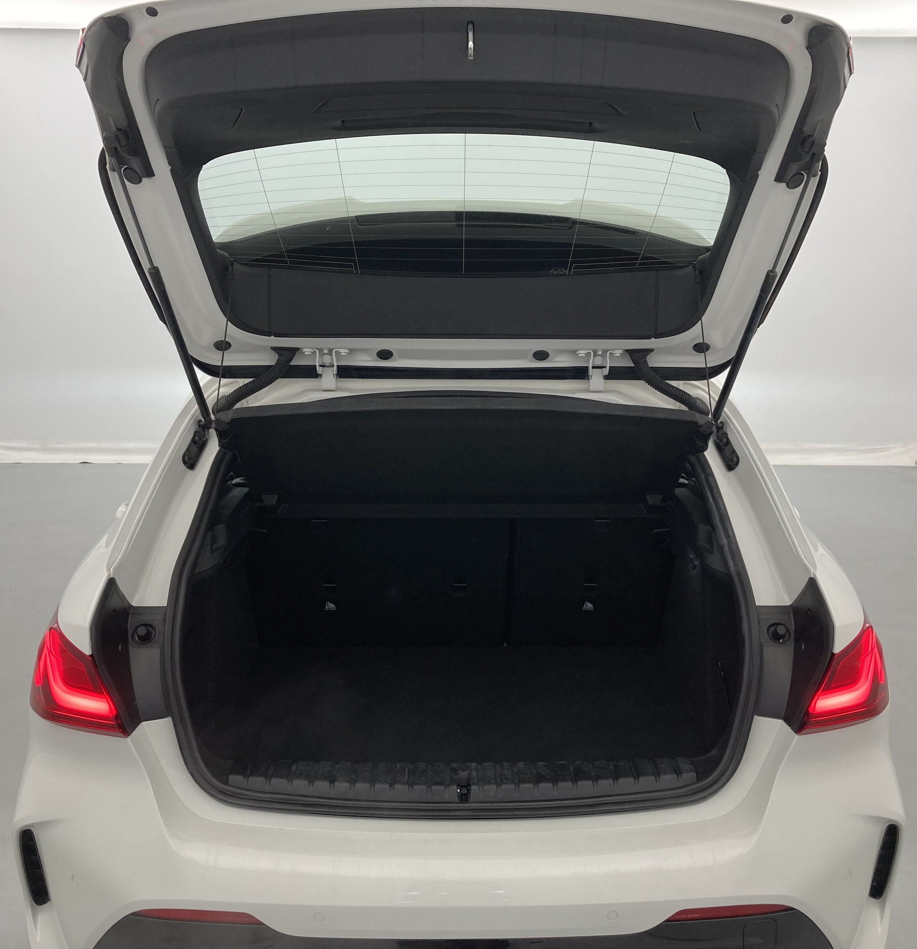 bmw serie 1 m sport colorvision 118I 136 STEPTRONIC 2024 alpinweiss 24