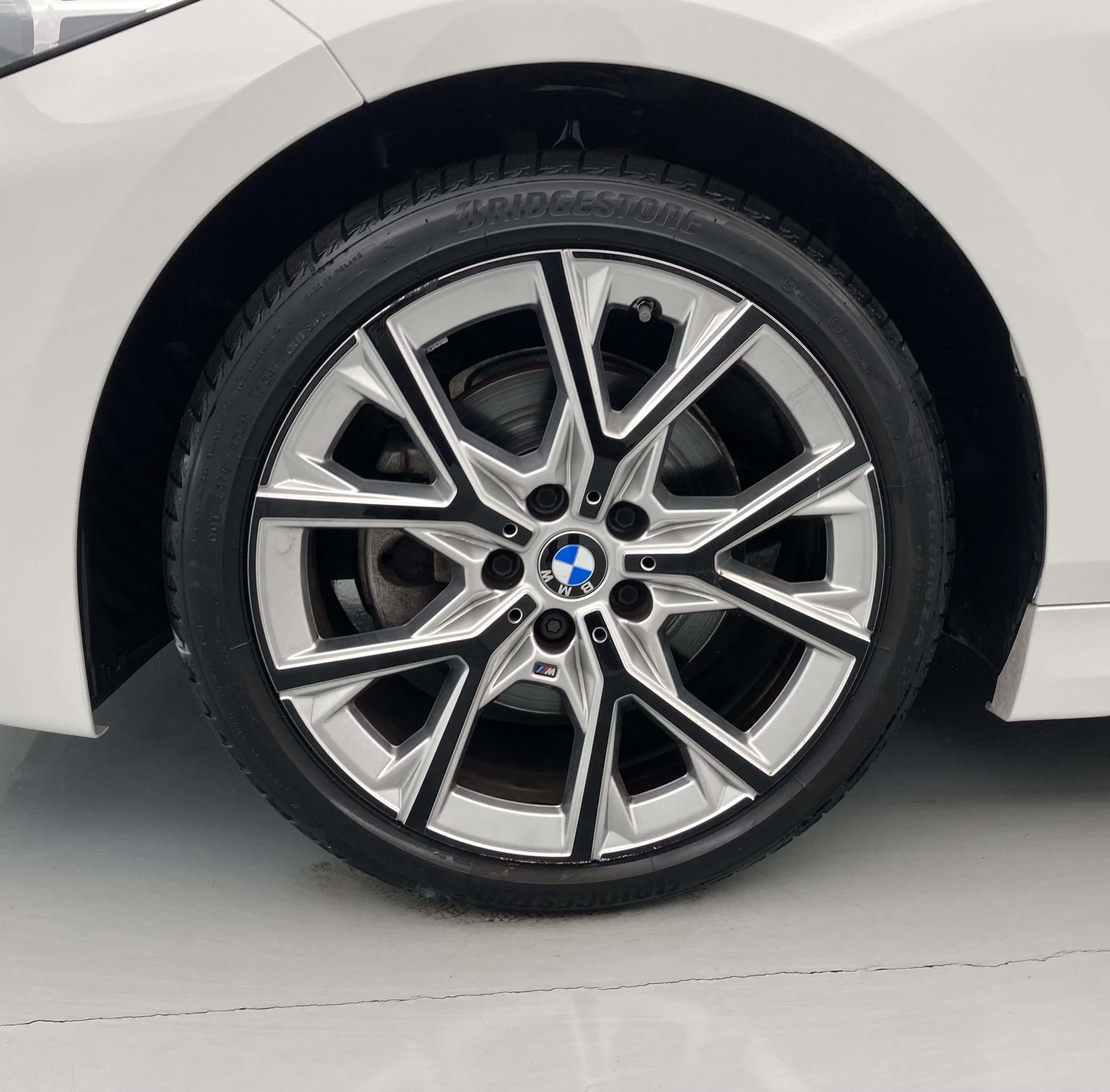 bmw serie 1 m sport colorvision 118I 136 STEPTRONIC 2024 alpinweiss 30