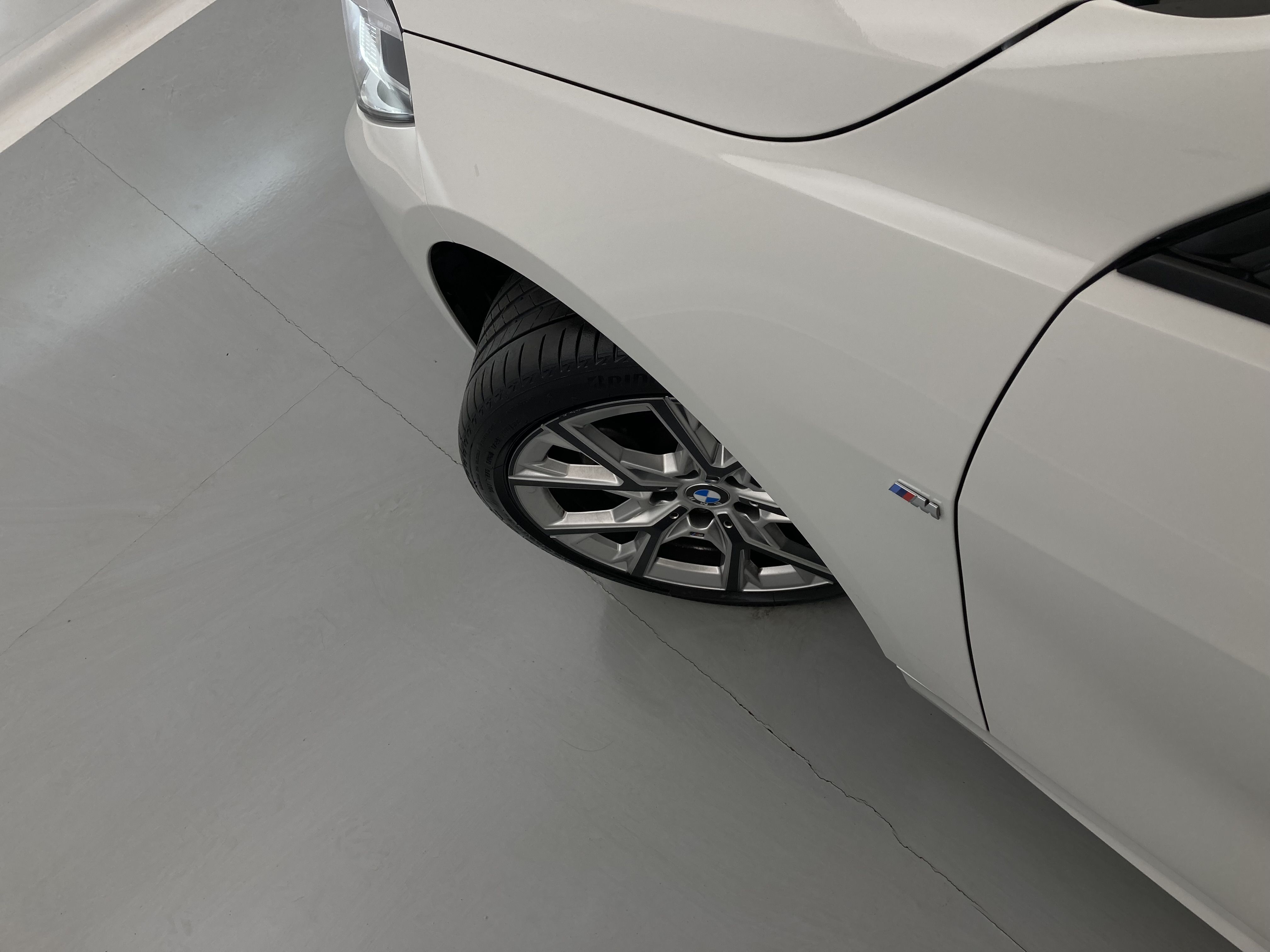 bmw serie 1 m sport colorvision 118I 136 STEPTRONIC 2024 alpinweiss 32