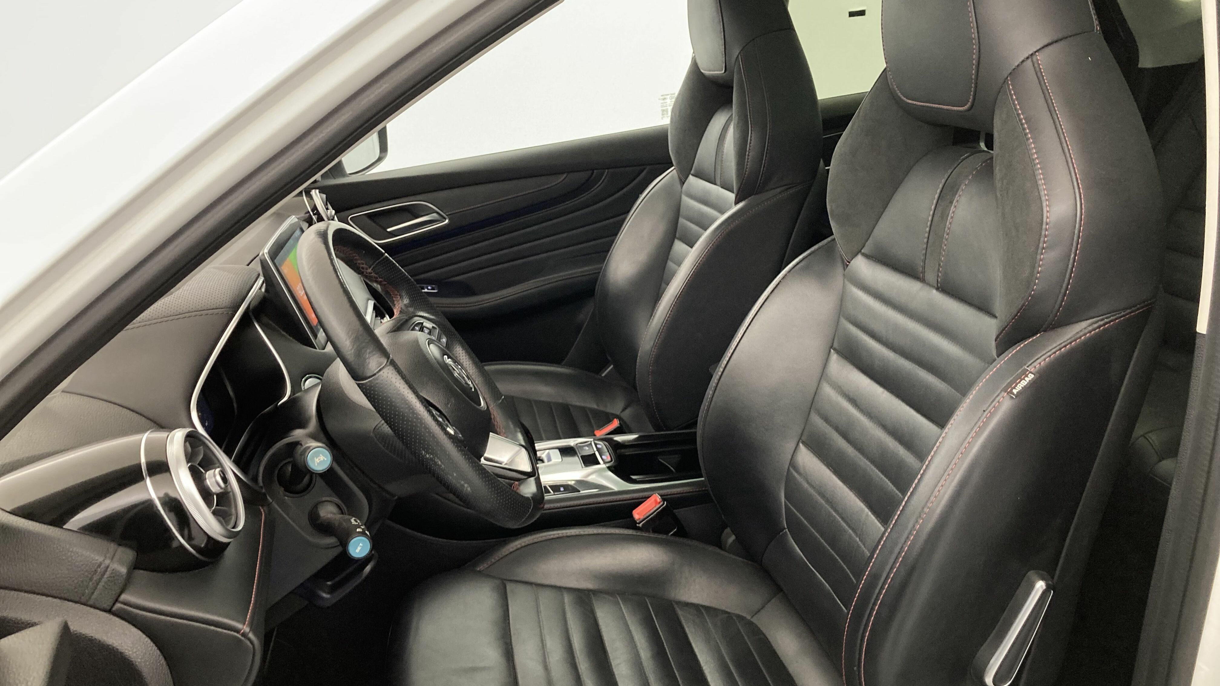 mg ehs phev luxury 1.5 T-GDI 258 PHEV 2023 dover white 14