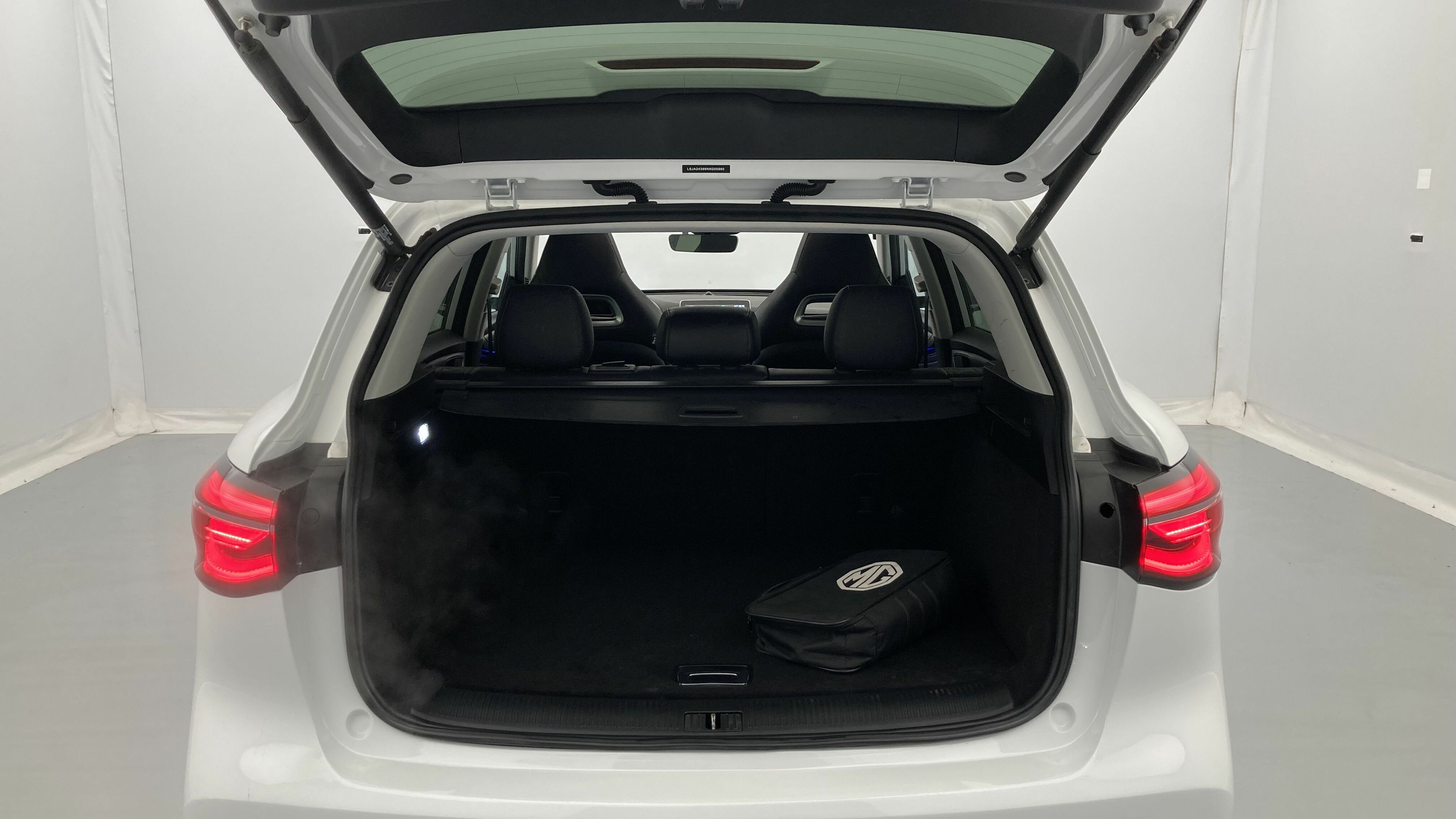 mg ehs phev luxury 1.5 T-GDI 258 PHEV 2023 dover white 24