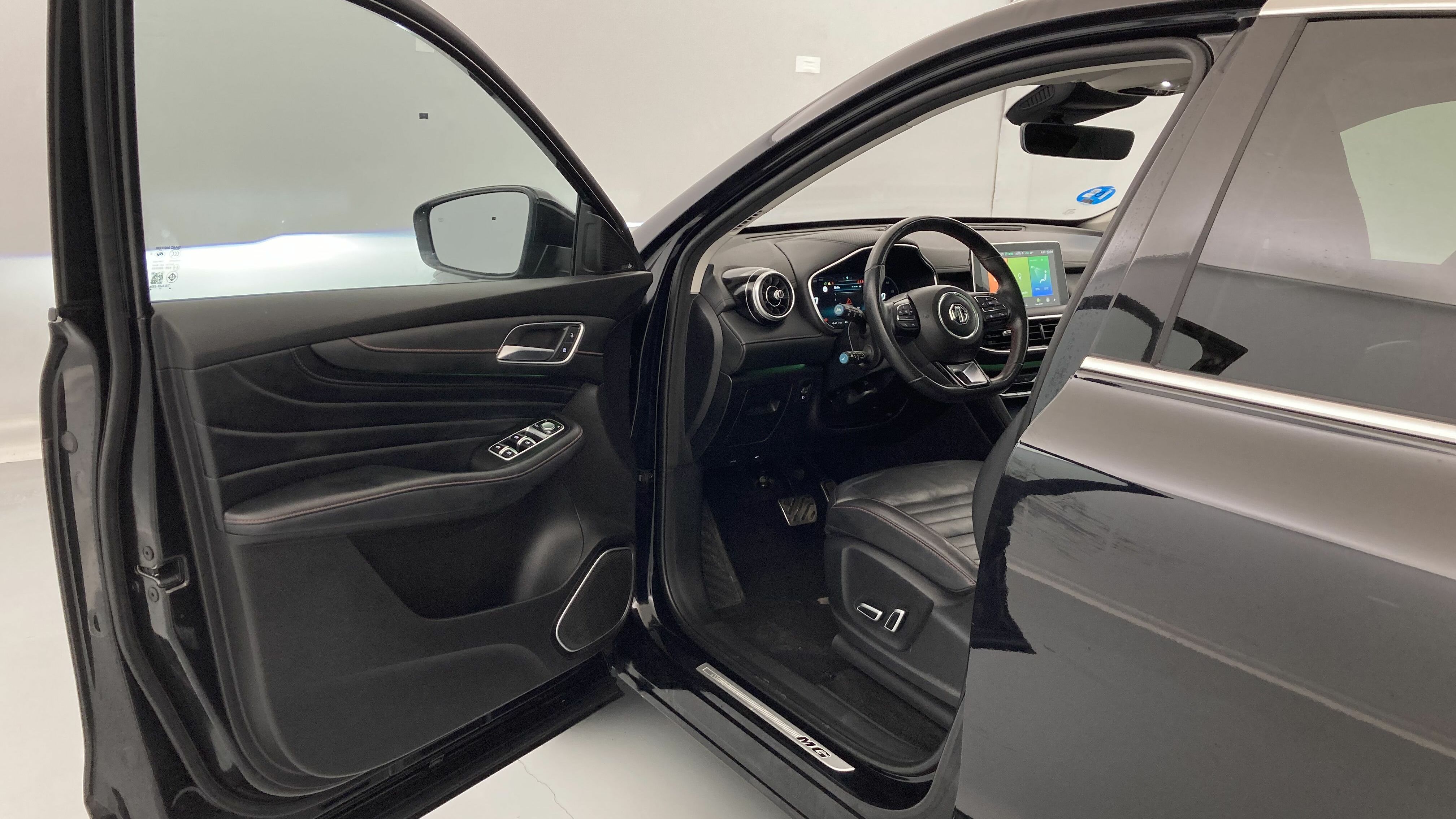 mg ehs phev luxury 1.5 T-GDI 258 PHEV 2023 bleak pearl 12