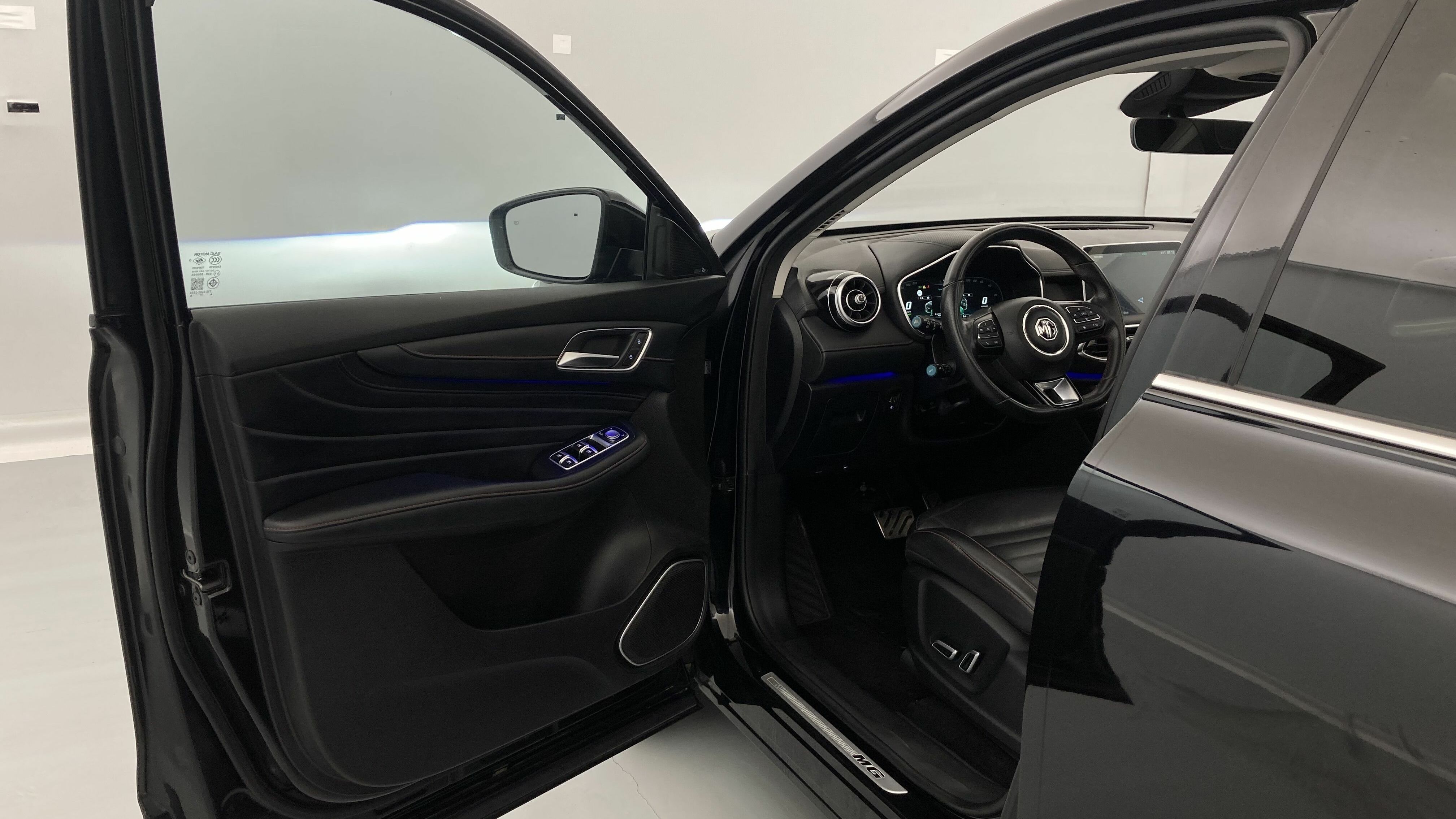 mg ehs phev luxury 1.5 T-GDI 258 PHEV 2023 bleak pearl 12