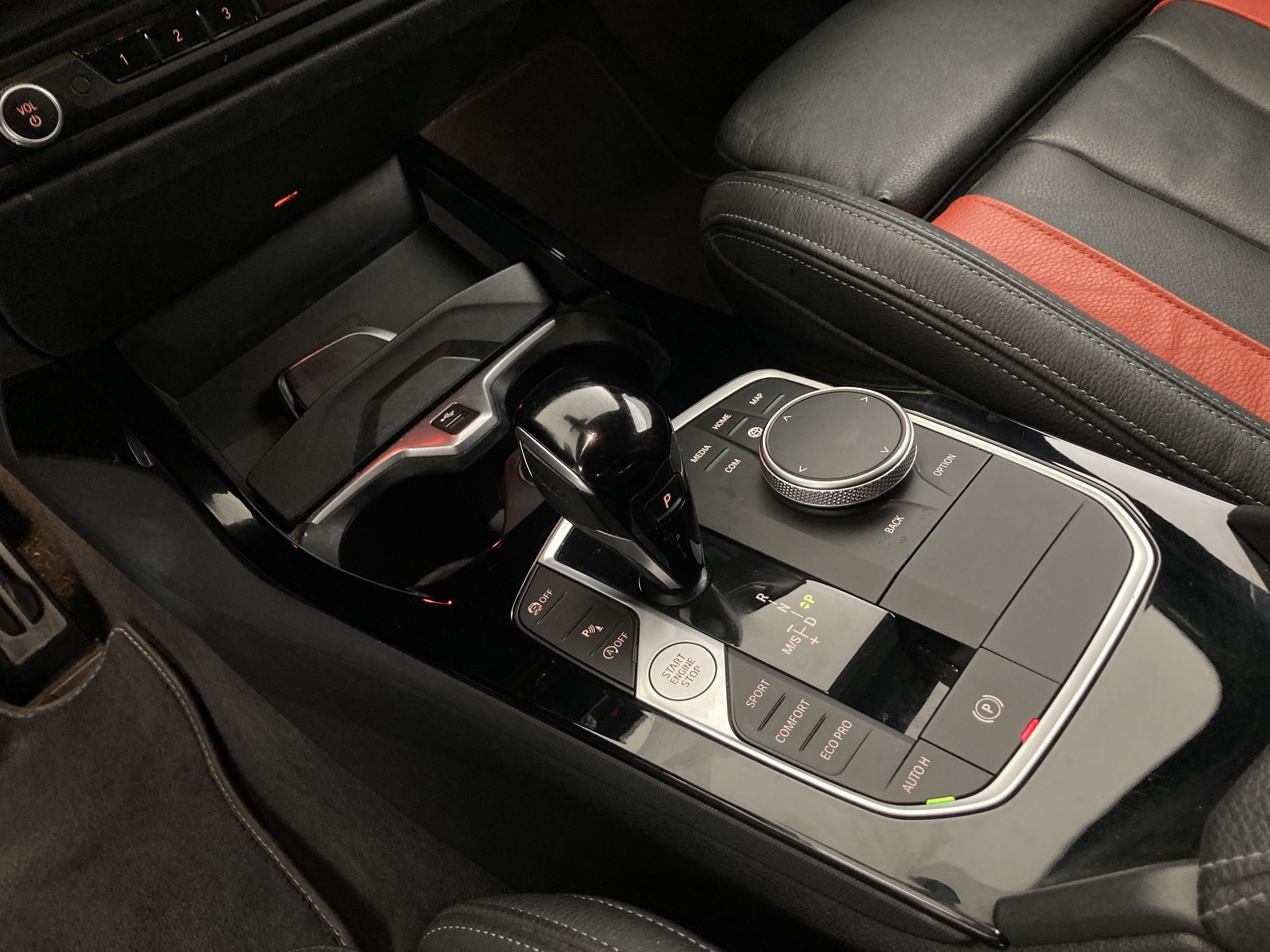 bmw serie 1 m sport colorvision 118I 136 STEPTRONIC 2024 skyscraper grau 13