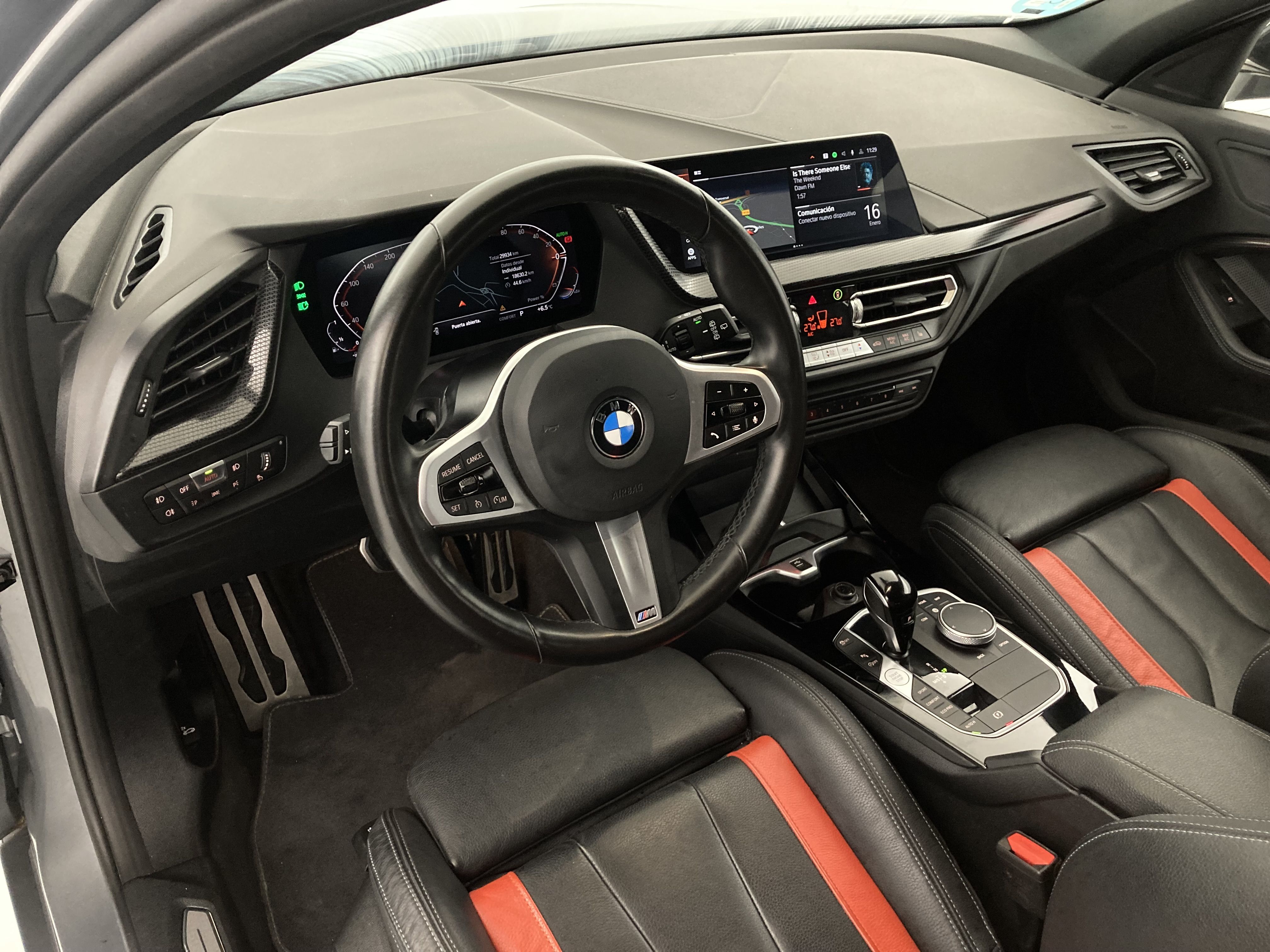 bmw serie 1 m sport colorvision 118I 136 STEPTRONIC 2024 skyscraper grau 19