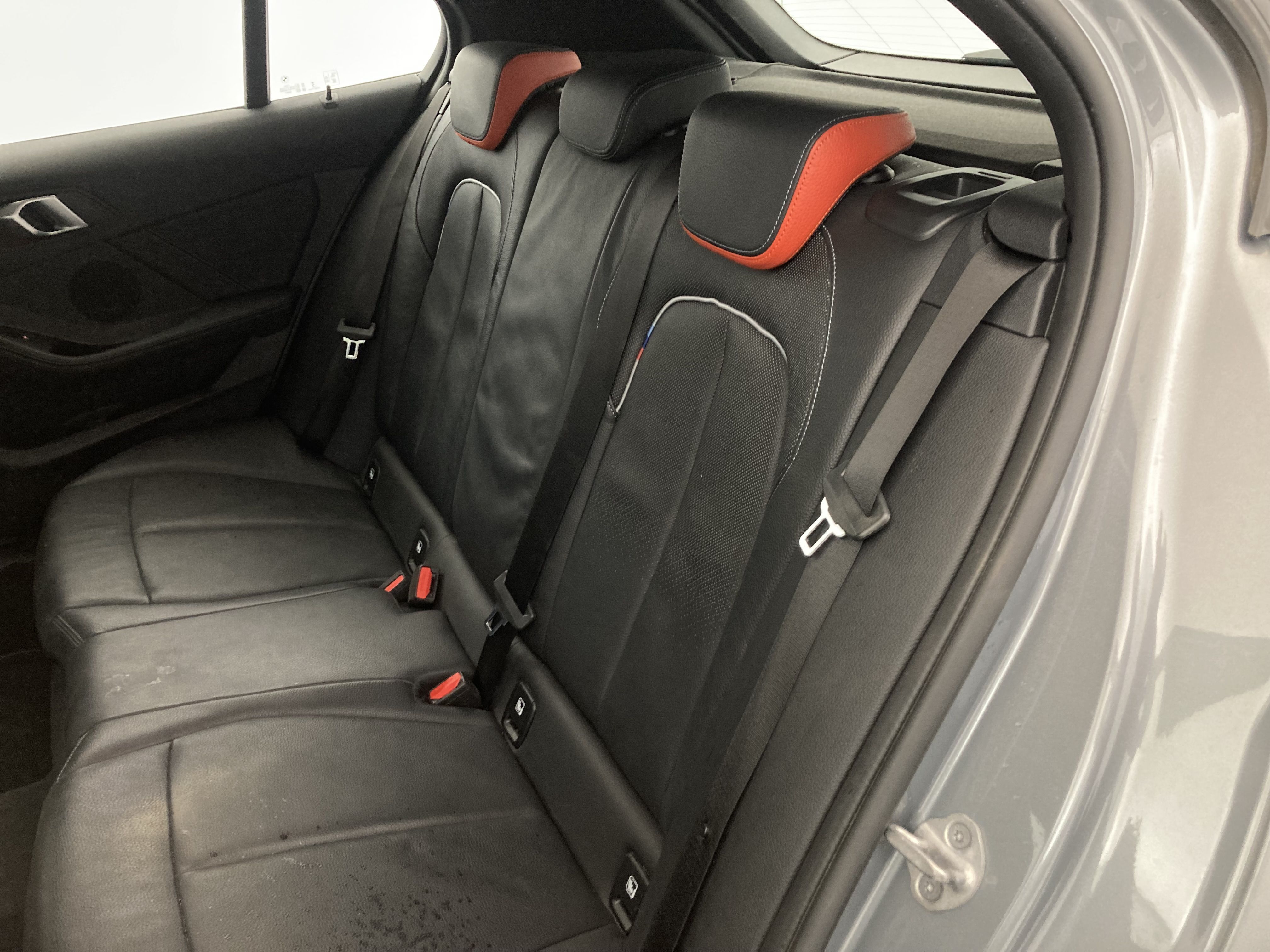 bmw serie 1 m sport colorvision 118I 136 STEPTRONIC 2024 skyscraper grau 22