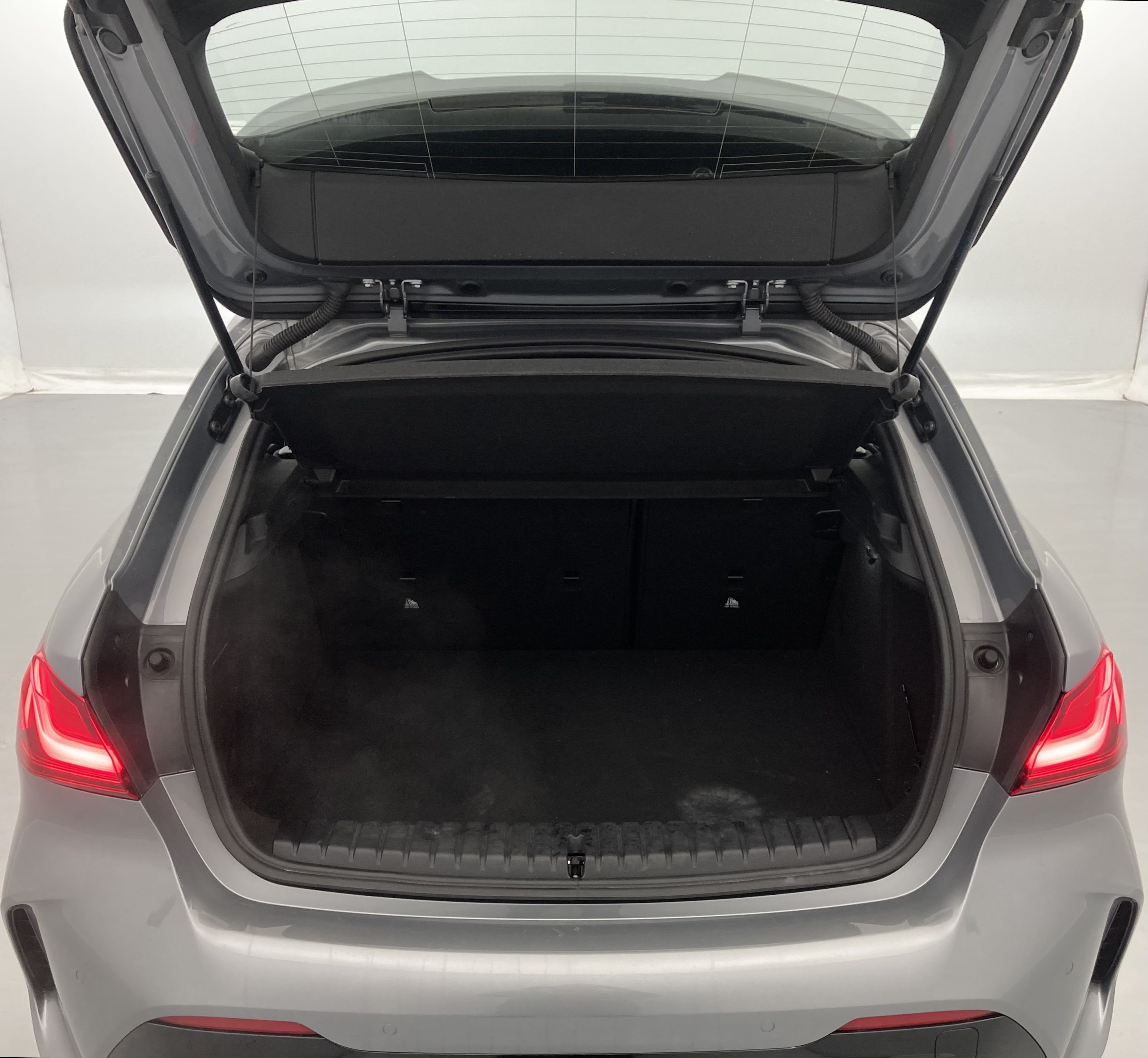 bmw serie 1 m sport colorvision 118I 136 STEPTRONIC 2024 skyscraper grau 23