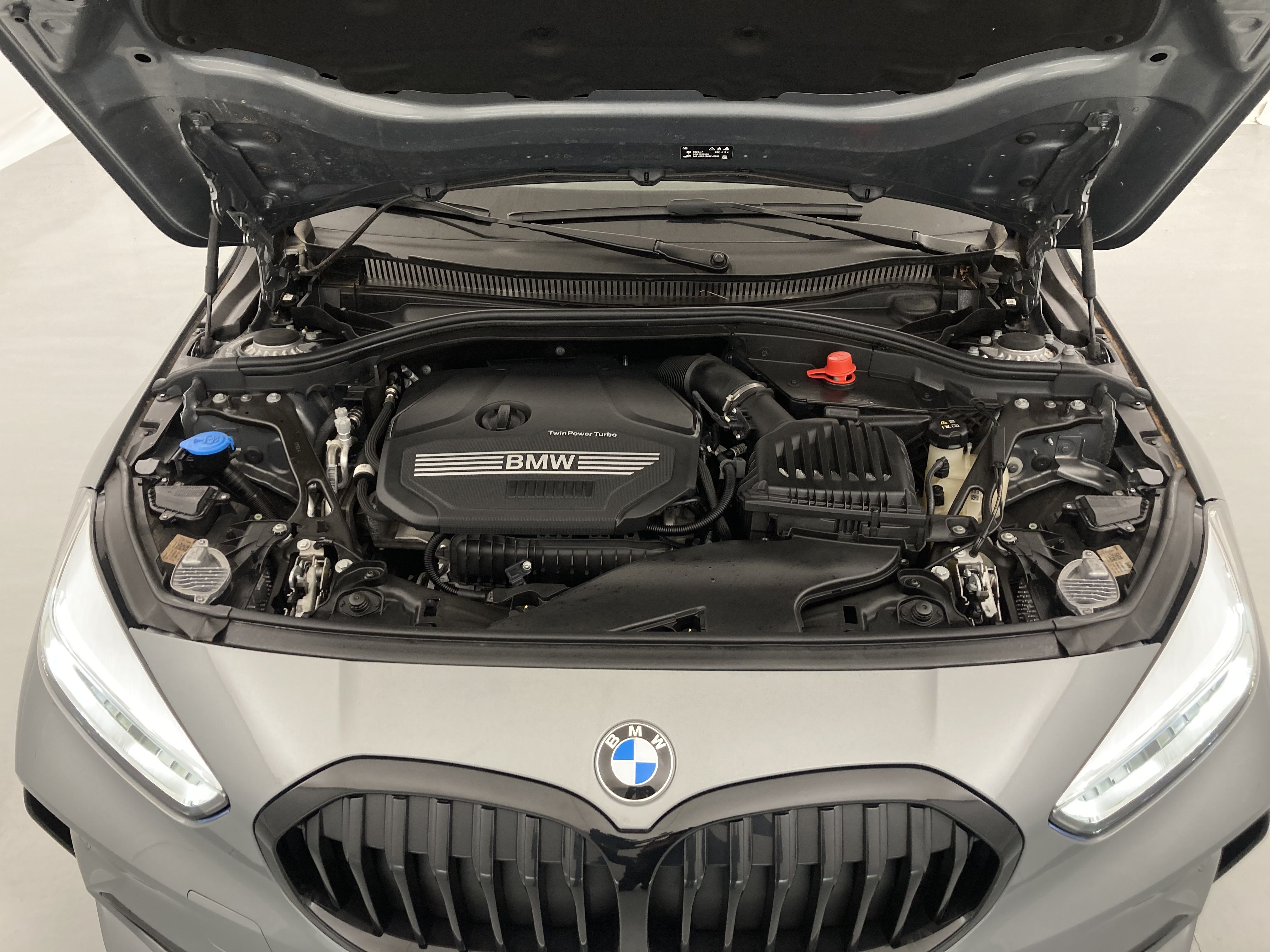 bmw serie 1 m sport colorvision 118I 136 STEPTRONIC 2024 skyscraper grau 24