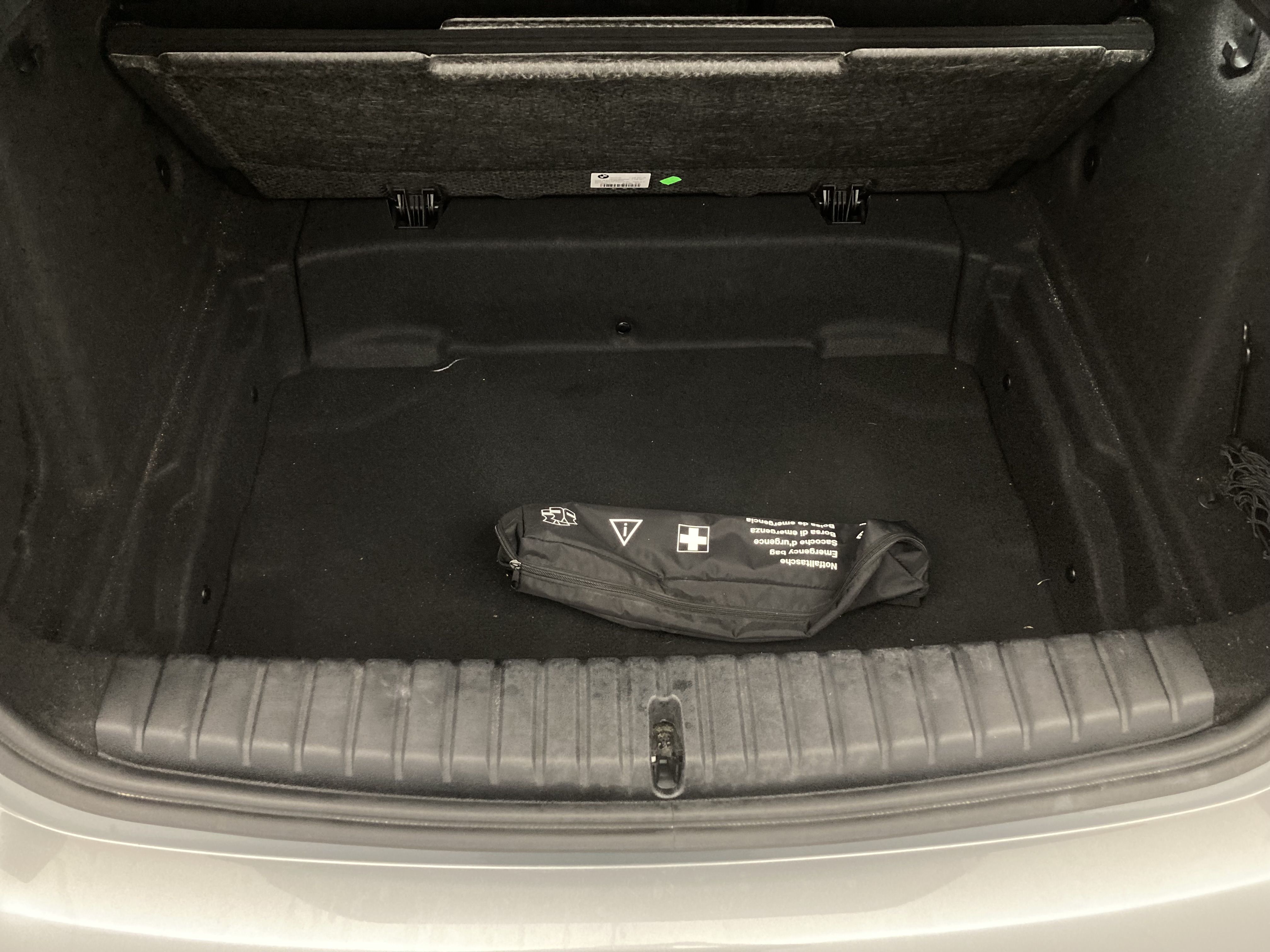 bmw serie 1 m sport colorvision 118I 136 STEPTRONIC 2024 skyscraper grau 25