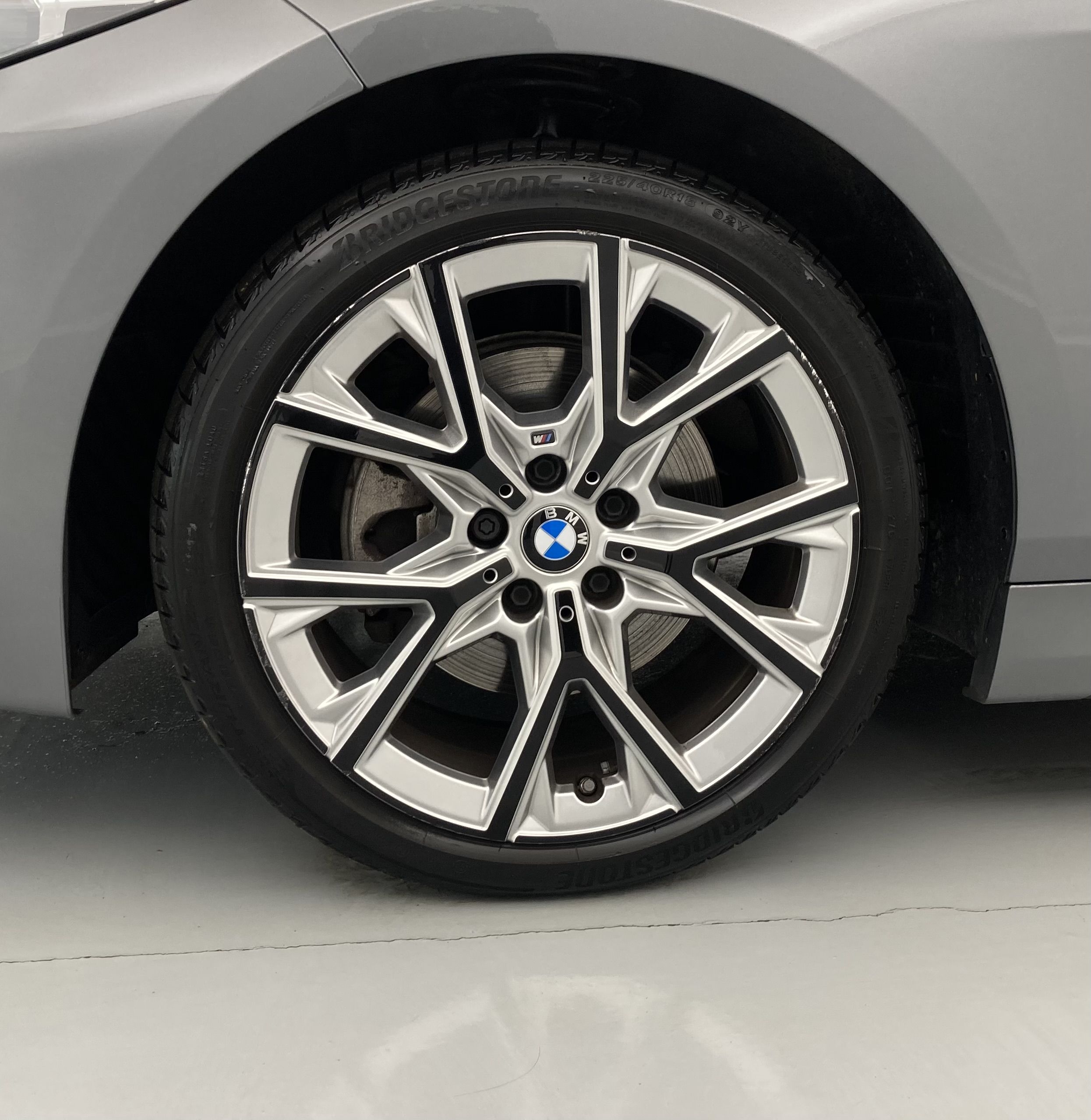 bmw serie 1 m sport colorvision 118I 136 STEPTRONIC 2024 skyscraper grau 29