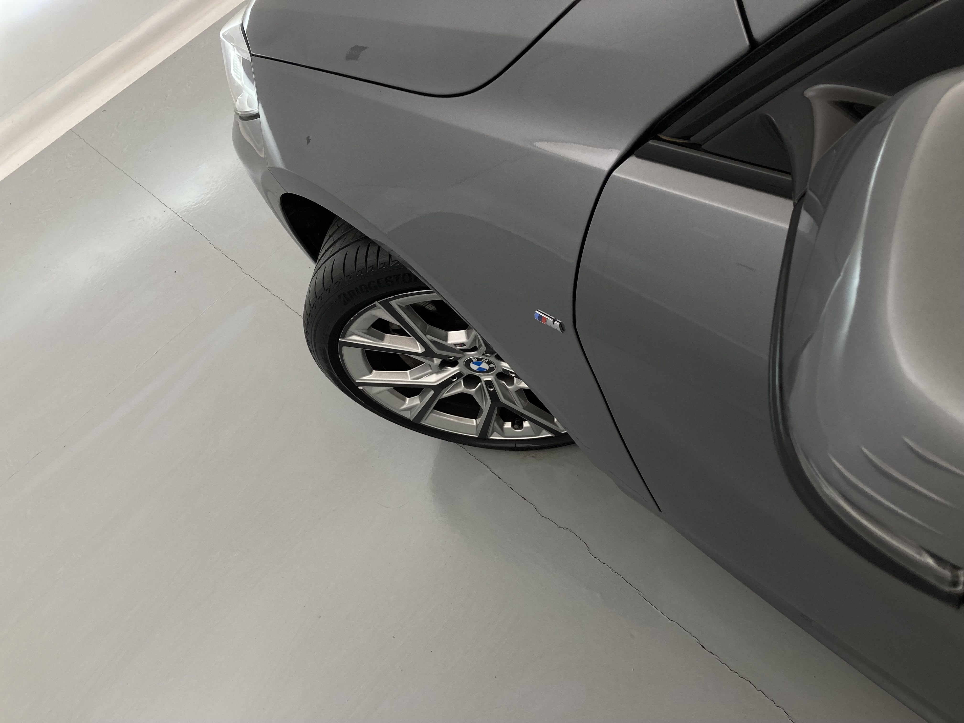 bmw serie 1 m sport colorvision 118I 136 STEPTRONIC 2024 skyscraper grau 31