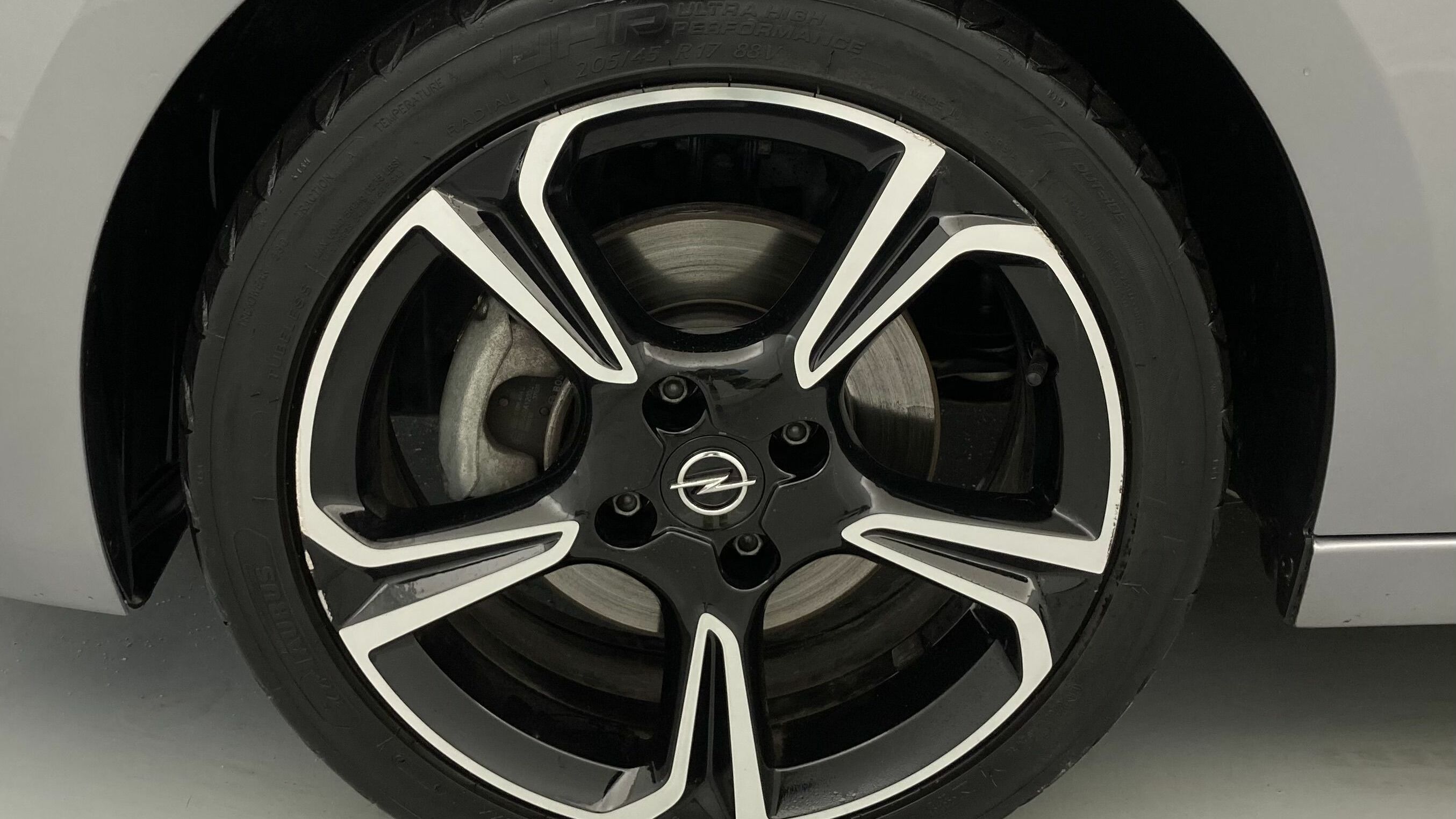 opel corsa gs 1.2T 130 AT 2023 konstrast grey 26