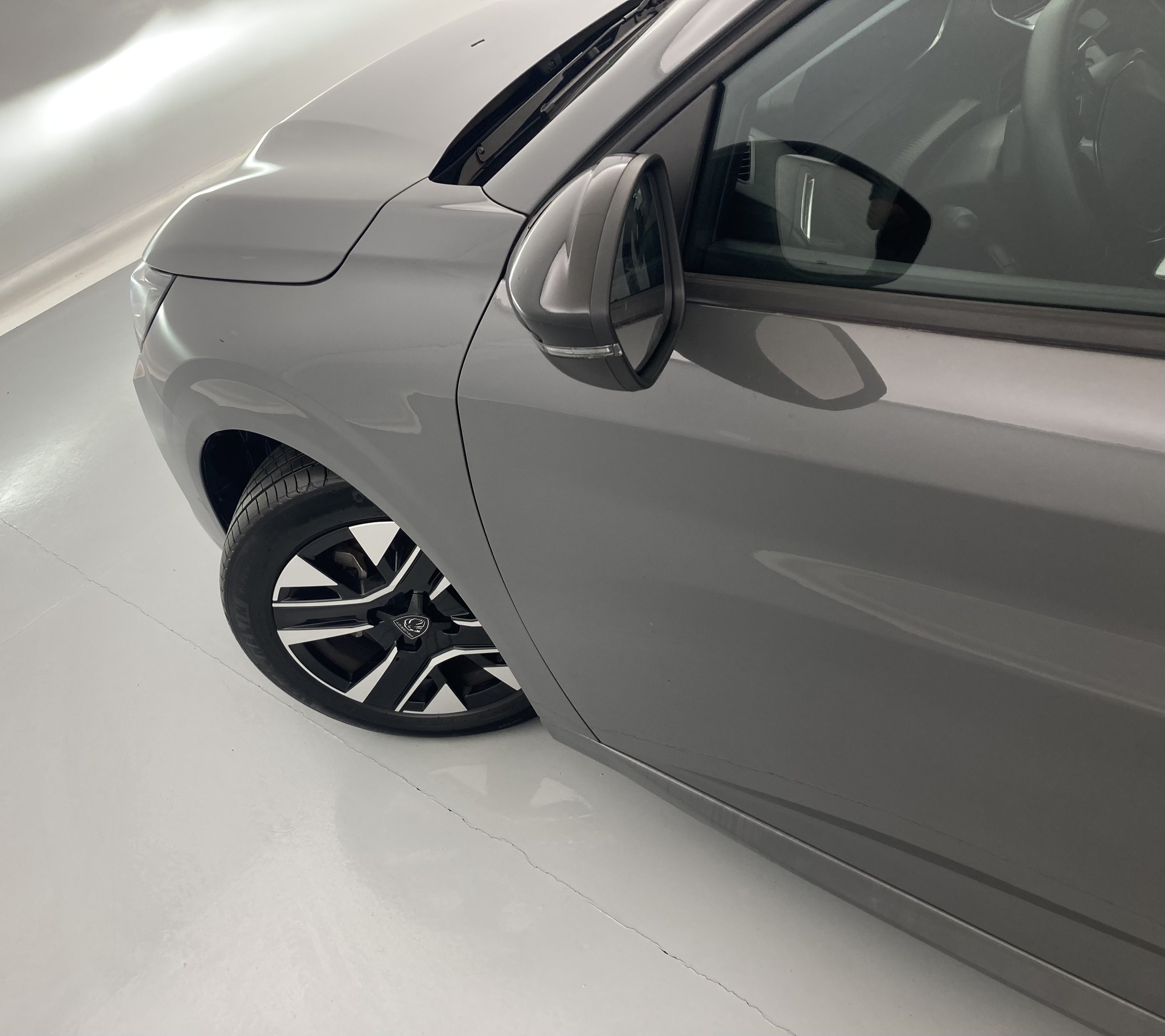 peugeot 208 allure 1.2 PURETECH 100 2024 gris selenium 29