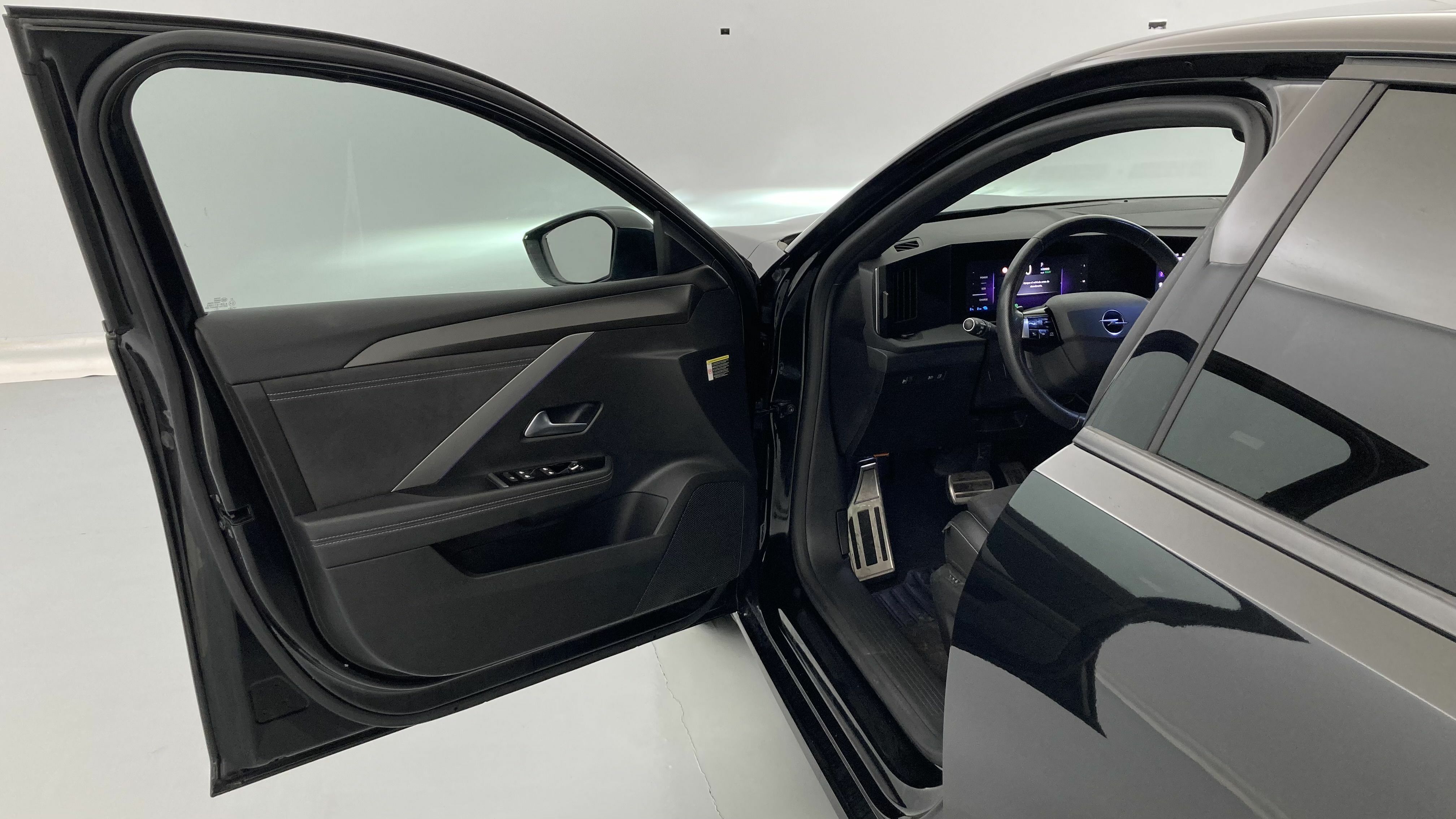 opel astra gs 1.6T PHEV 180 AT 2023 karbon black 13