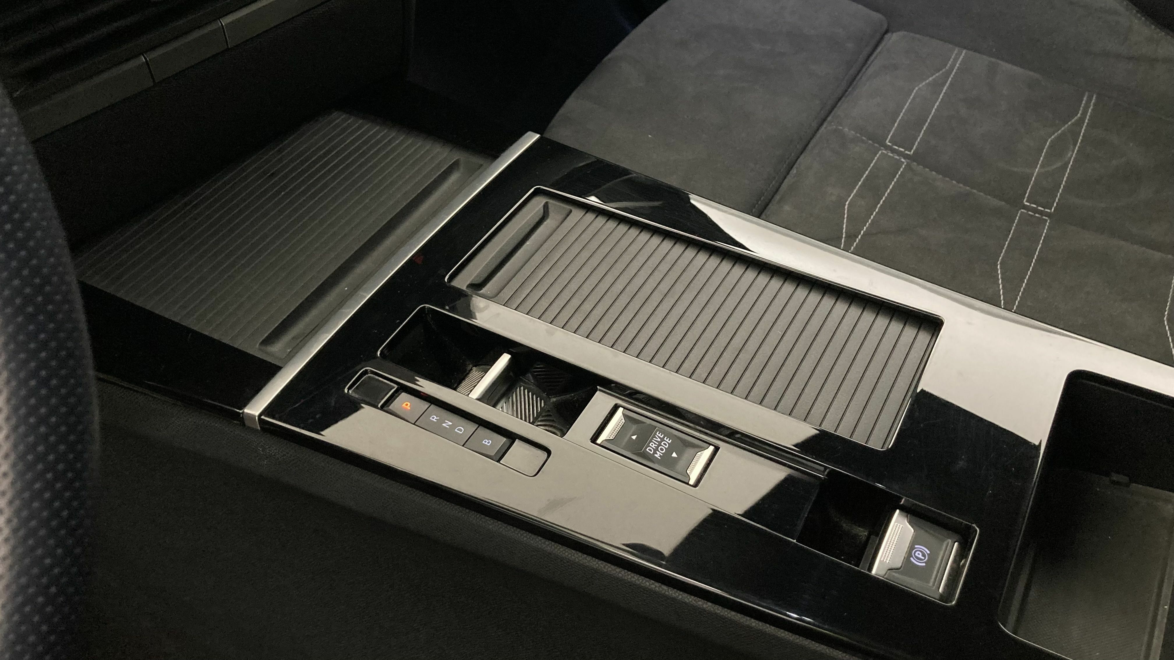 opel astra gs 1.6T PHEV 180 AT 2023 karbon black 20