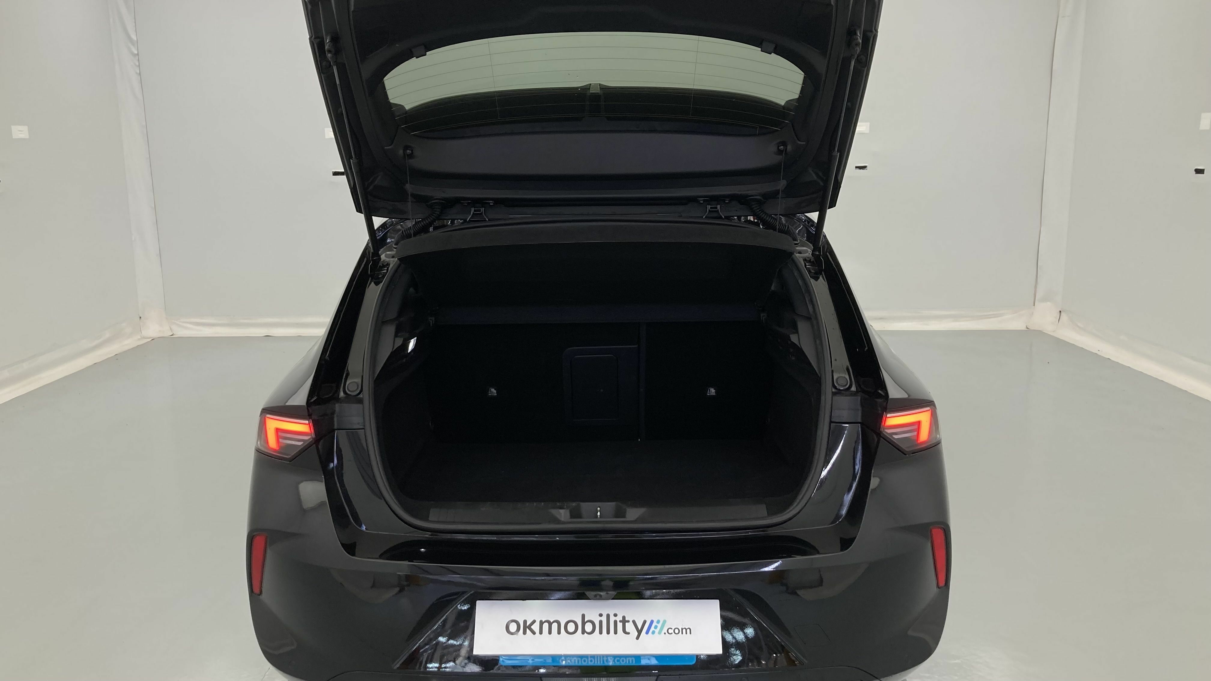 opel astra gs 1.6T PHEV 180 AT 2023 karbon black 24