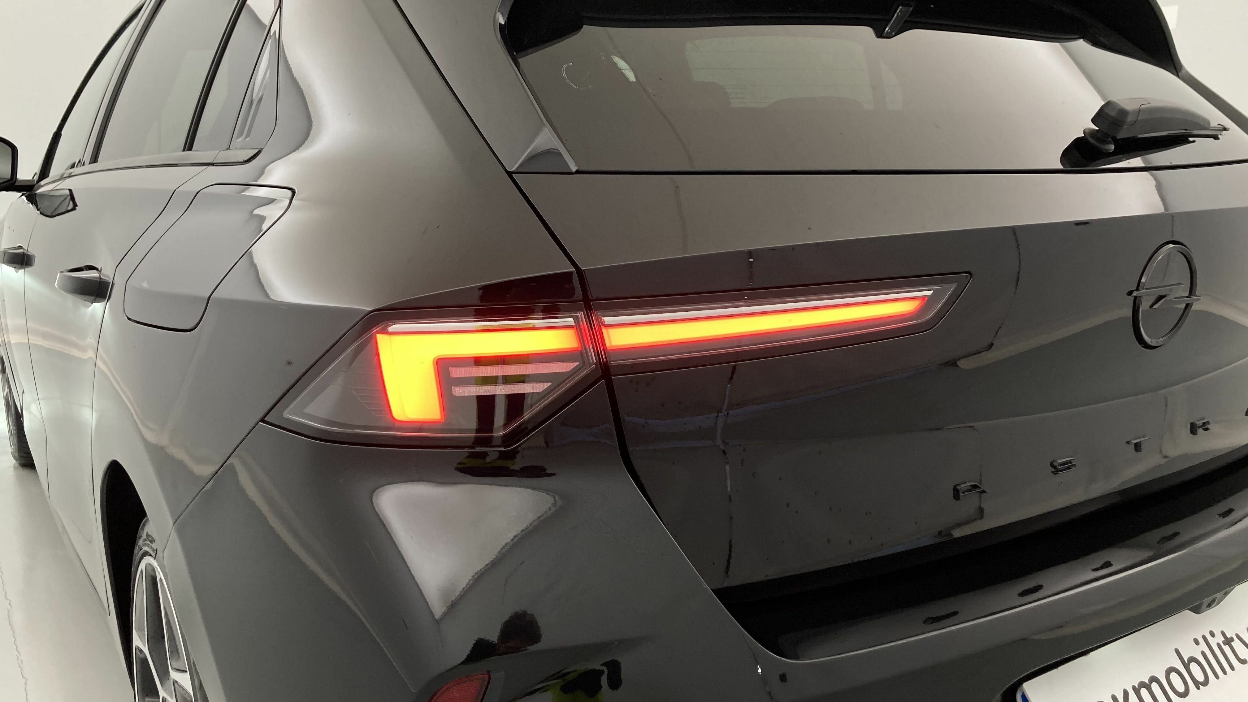 opel astra gs 1.6T PHEV 180 AT 2023 karbon black 30