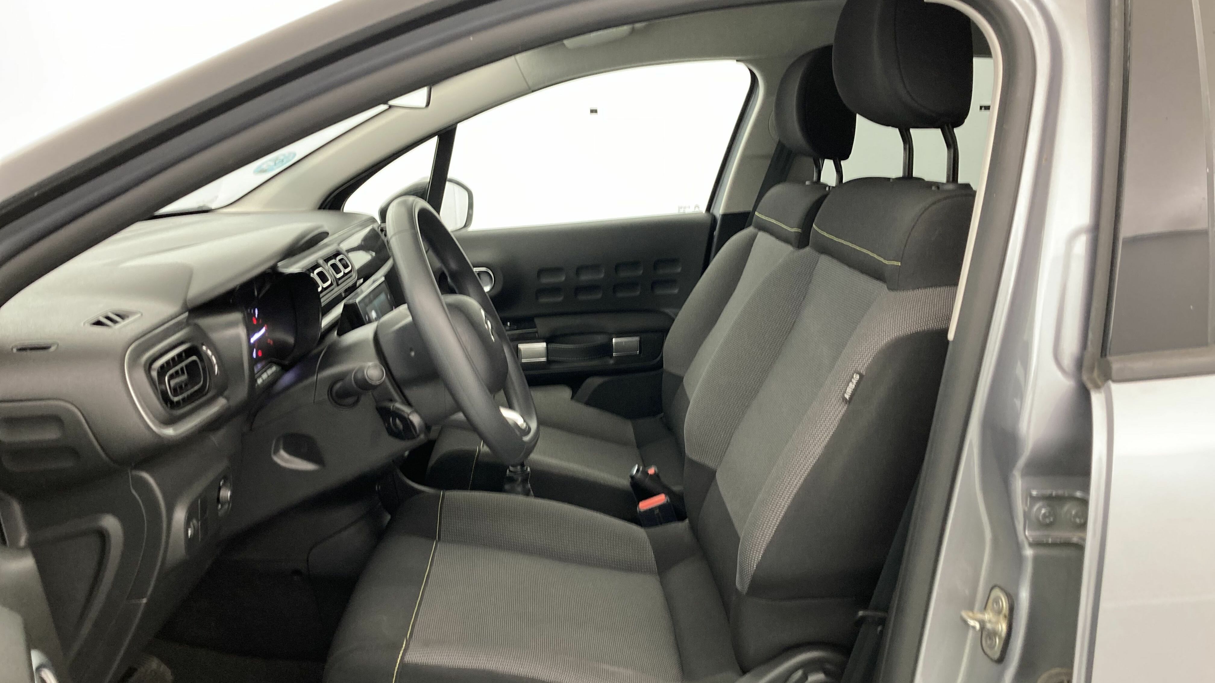 citroen c3 shine 1.5 BLUEHDI 100 2023 gris acero / negro 15