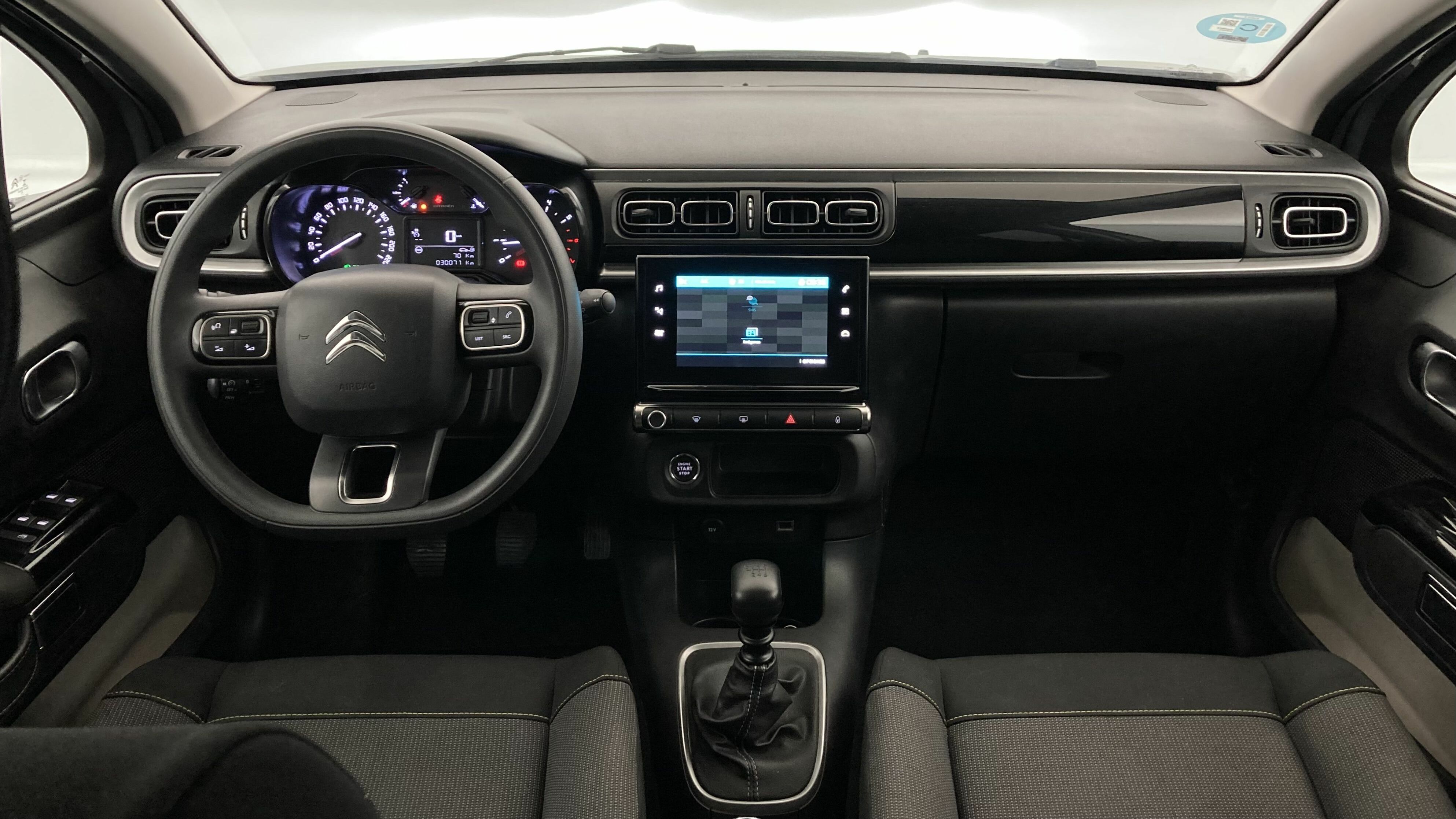 citroen c3 shine 1.5 BLUEHDI 100 2023 gris acero / negro 17