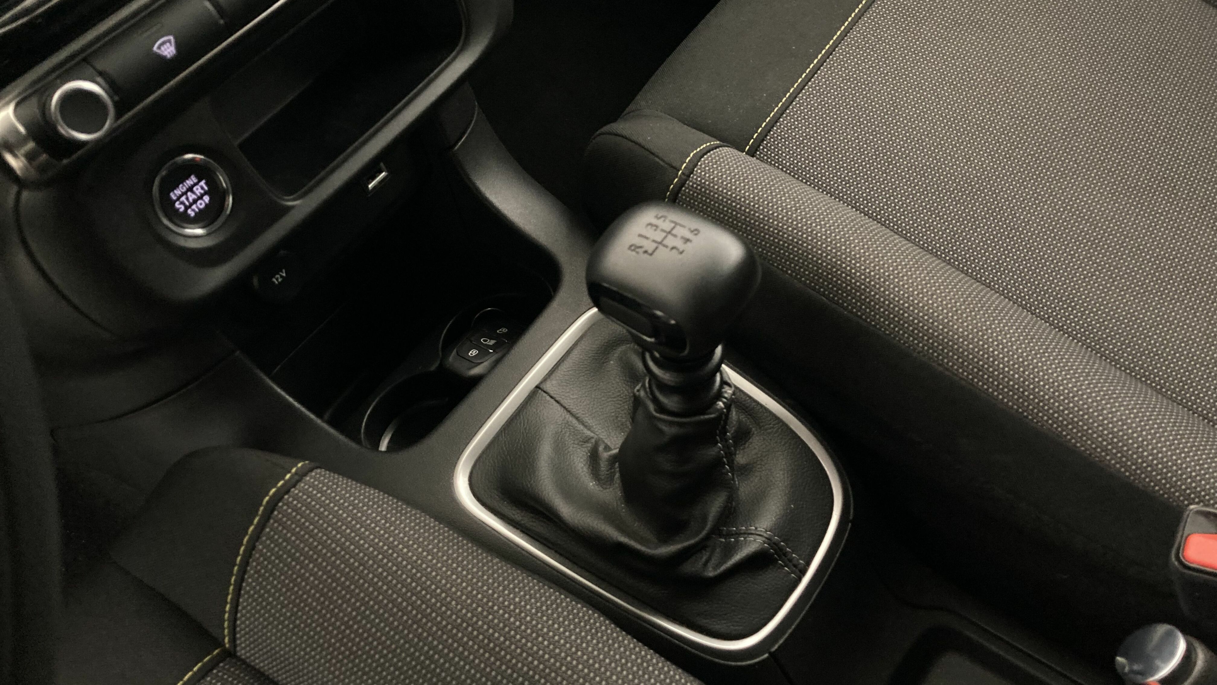 citroen c3 shine 1.5 BLUEHDI 100 2023 gris acero / negro 21