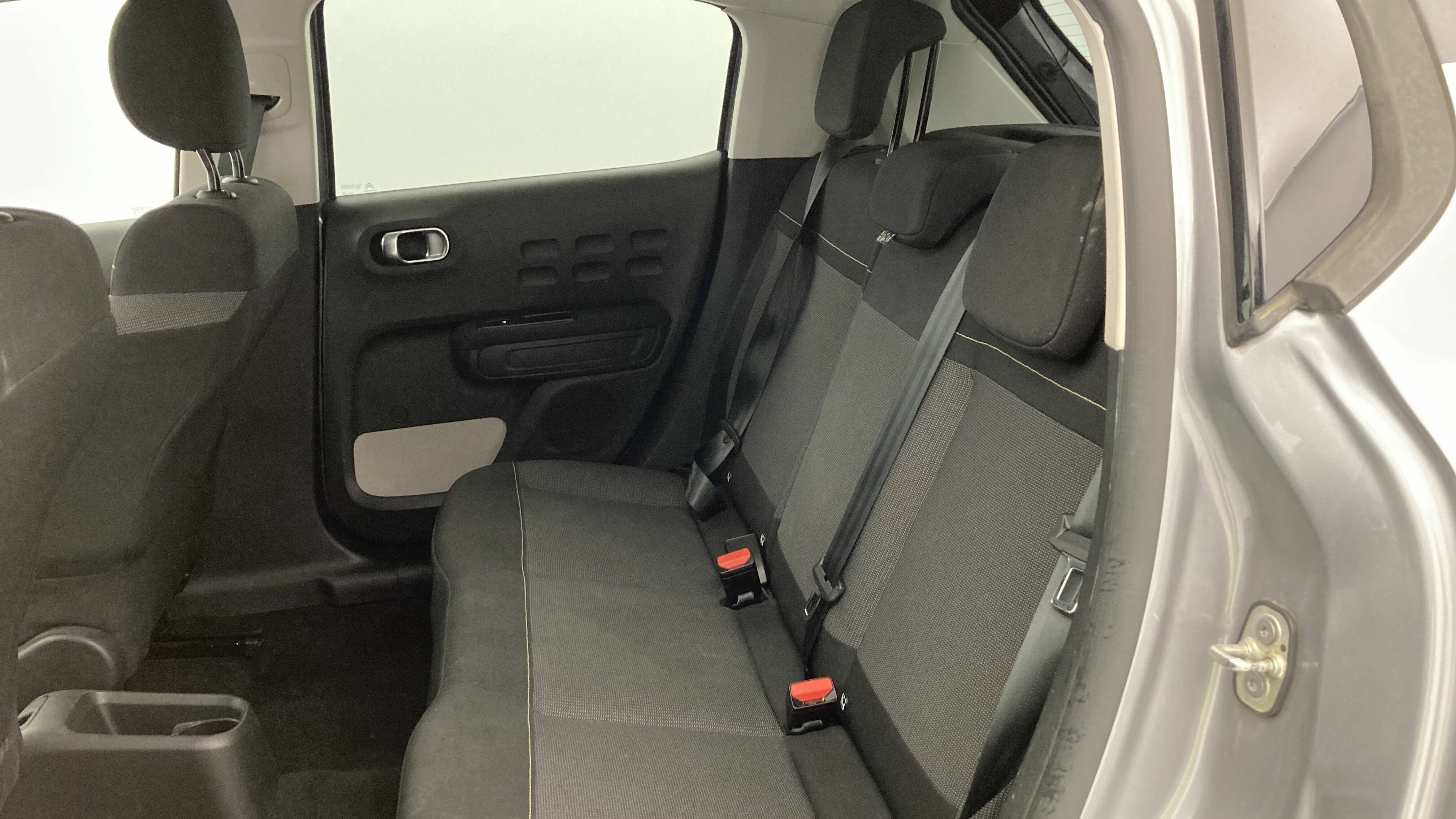 citroen c3 shine 1.5 BLUEHDI 100 2023 gris acero / negro 22