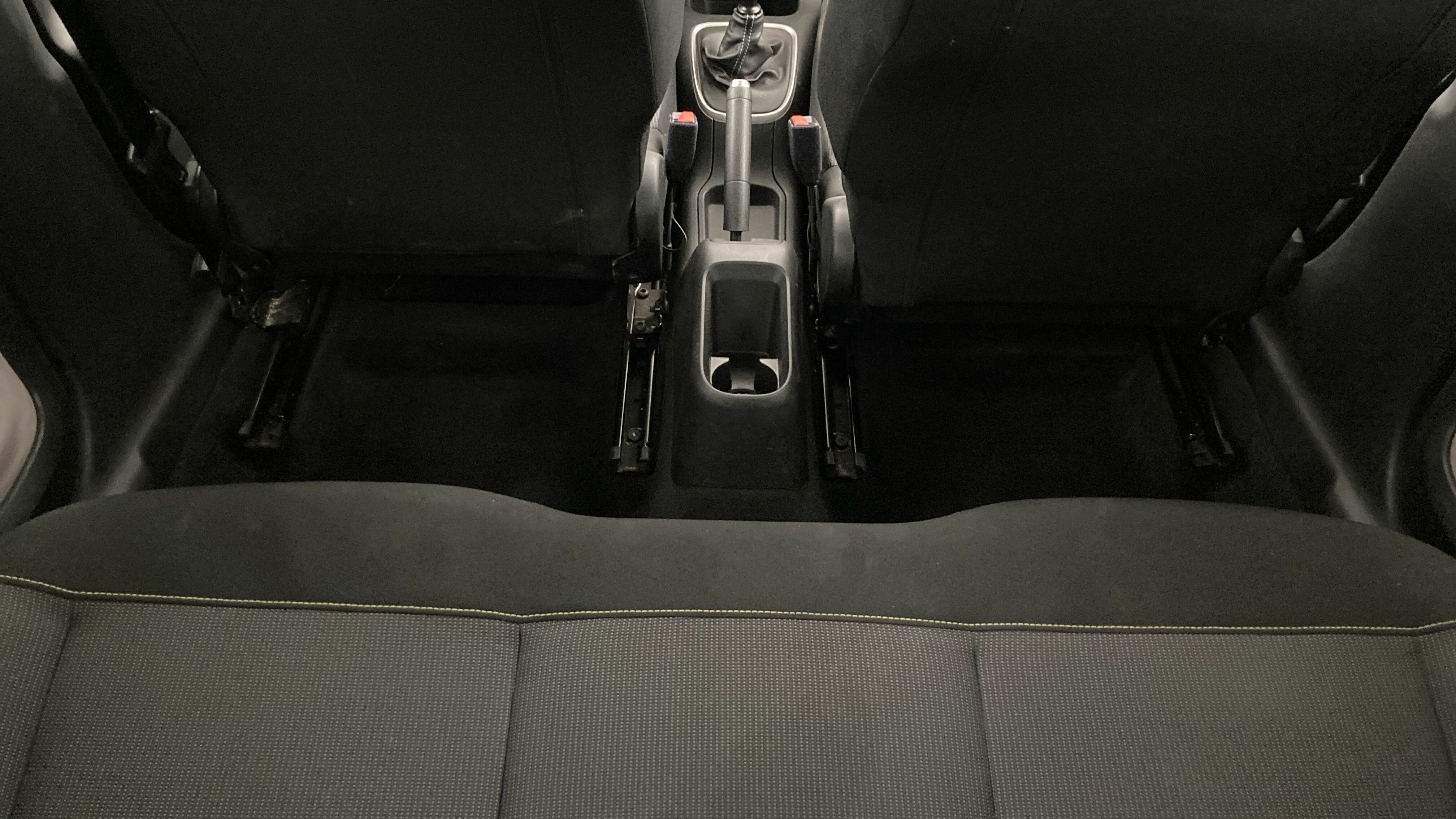 citroen c3 shine 1.5 BLUEHDI 100 2023 gris acero / negro 23