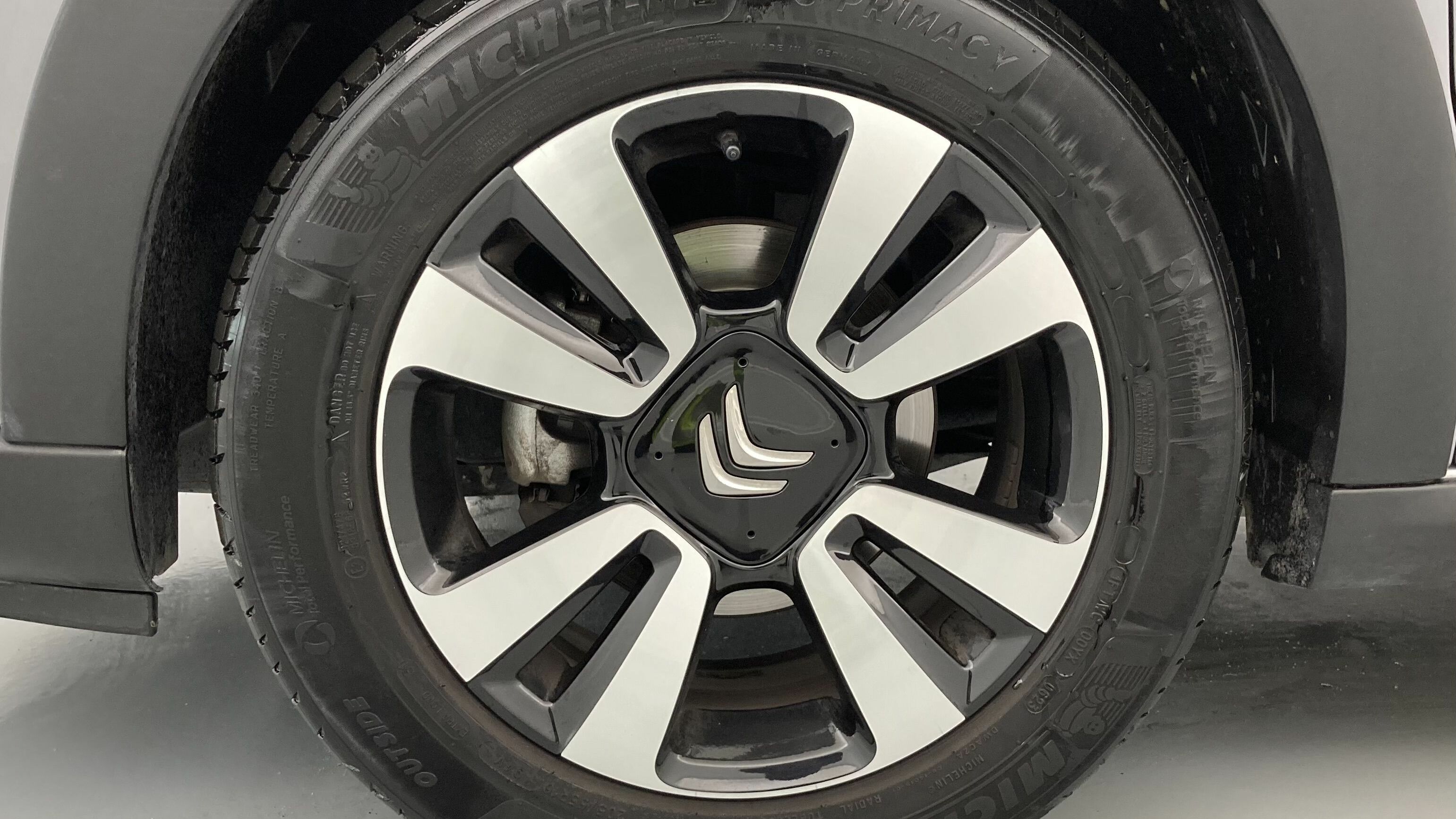 citroen c3 shine 1.5 BLUEHDI 100 2023 gris acero / negro 28