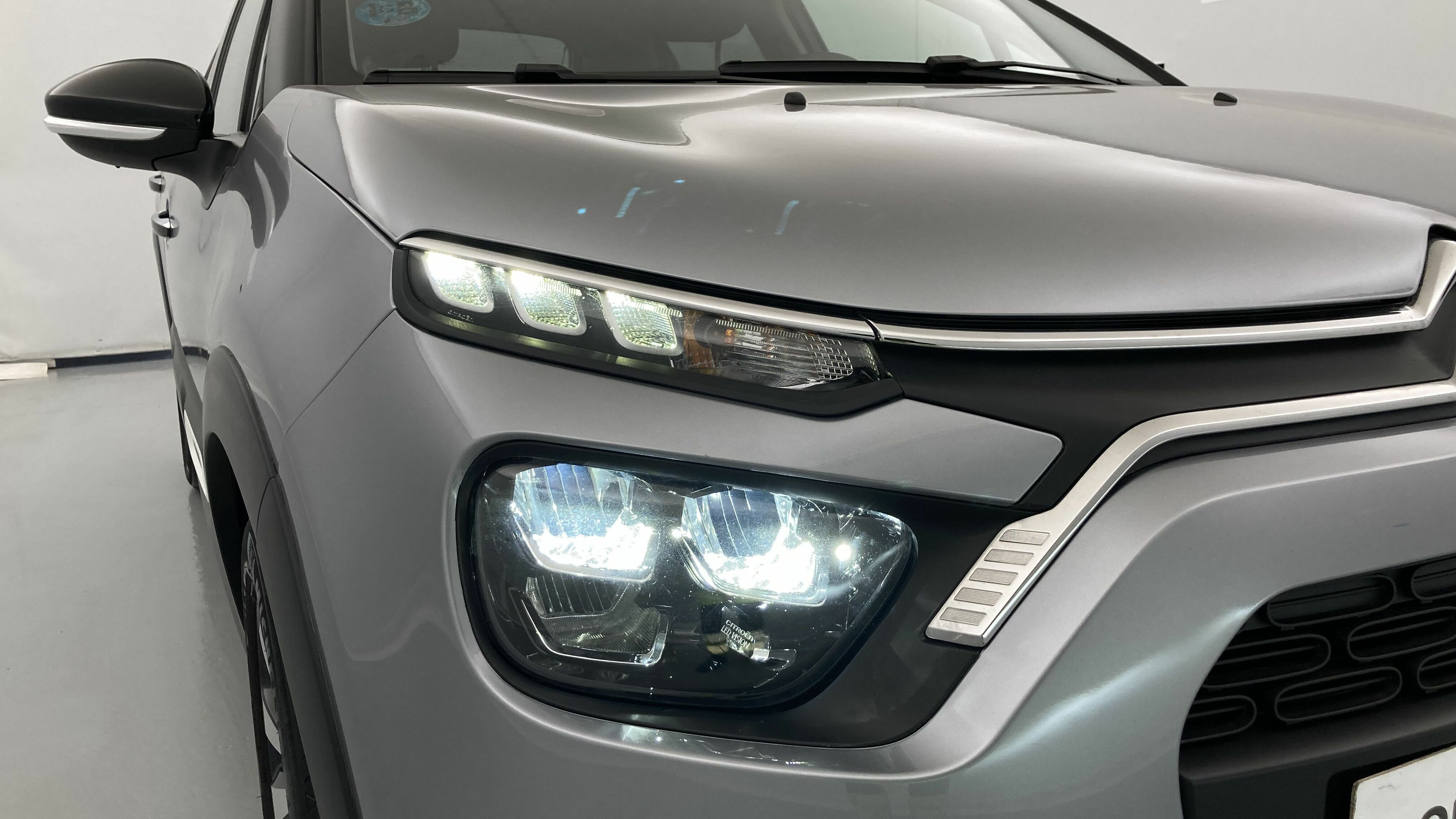 citroen c3 shine 1.5 BLUEHDI 100 2023 gris acero / negro 30