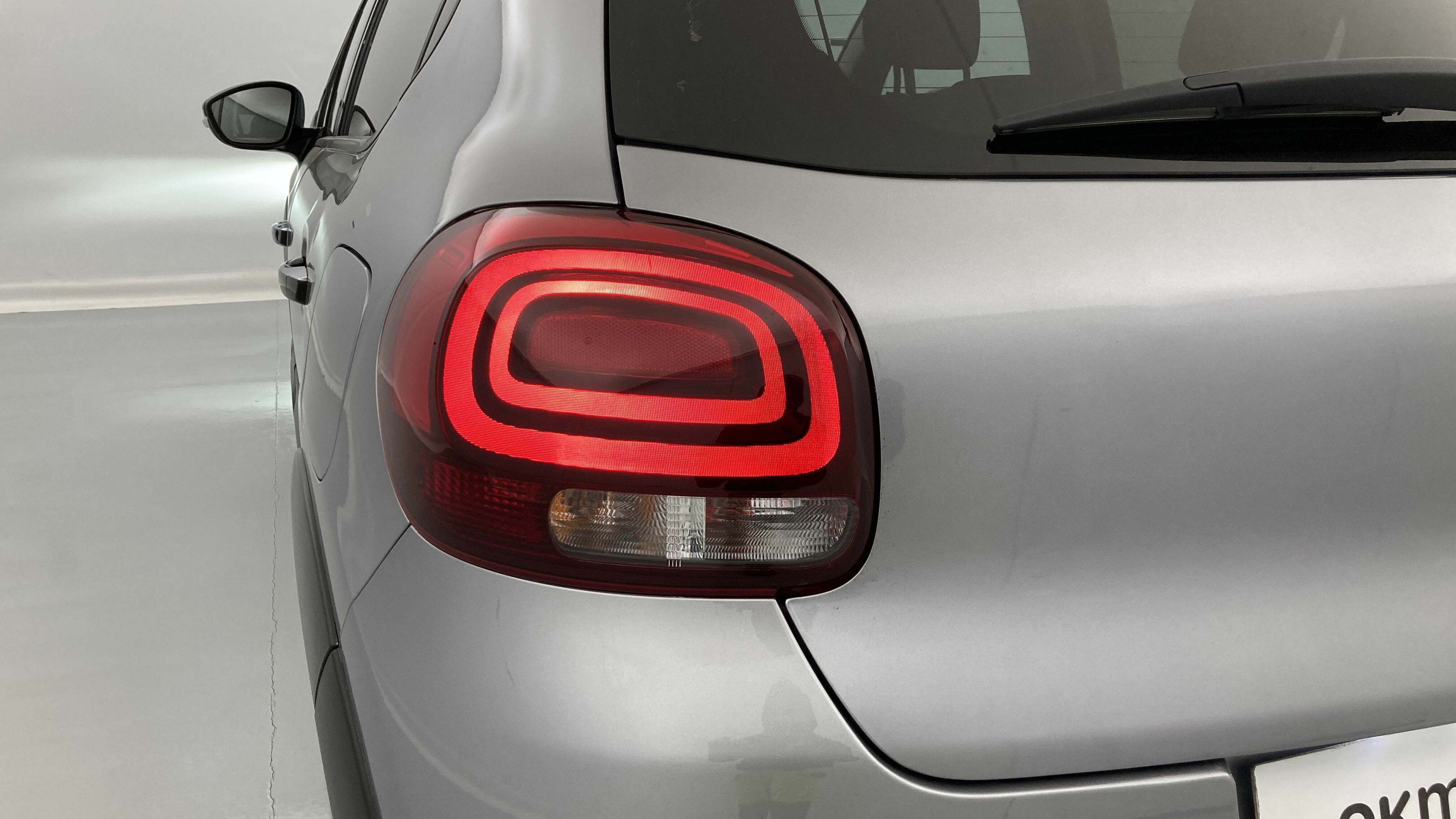 citroen c3 shine 1.5 BLUEHDI 100 2023 gris acero / negro 31