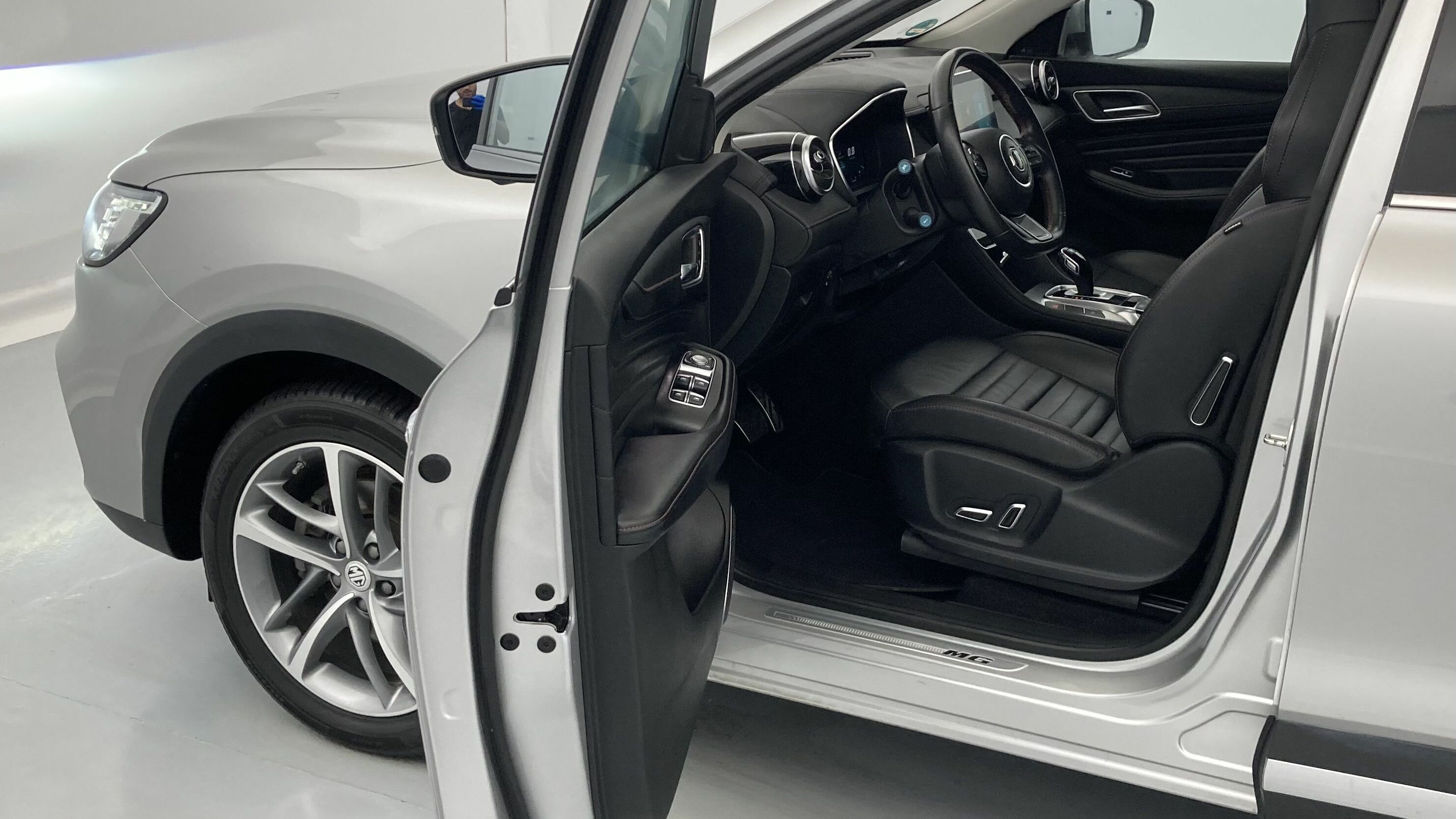 mg hs luxury 1.5 T-GDI 162 AT 2023 medal silver - ssa 13