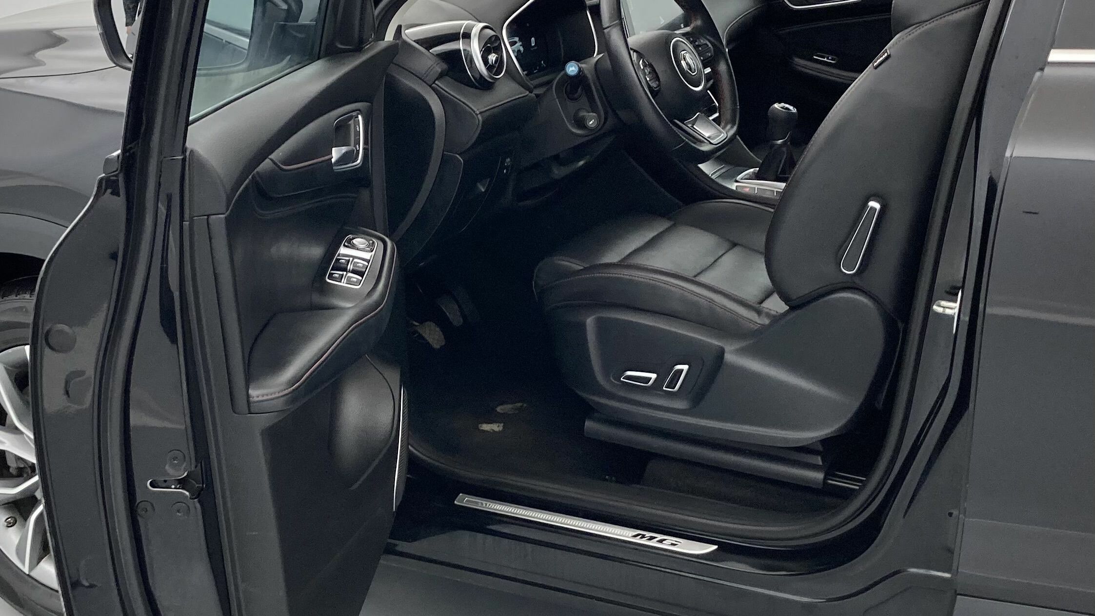 mg hs comfort 1.5 T-GDI 162 2023 pebble black - pbc 13