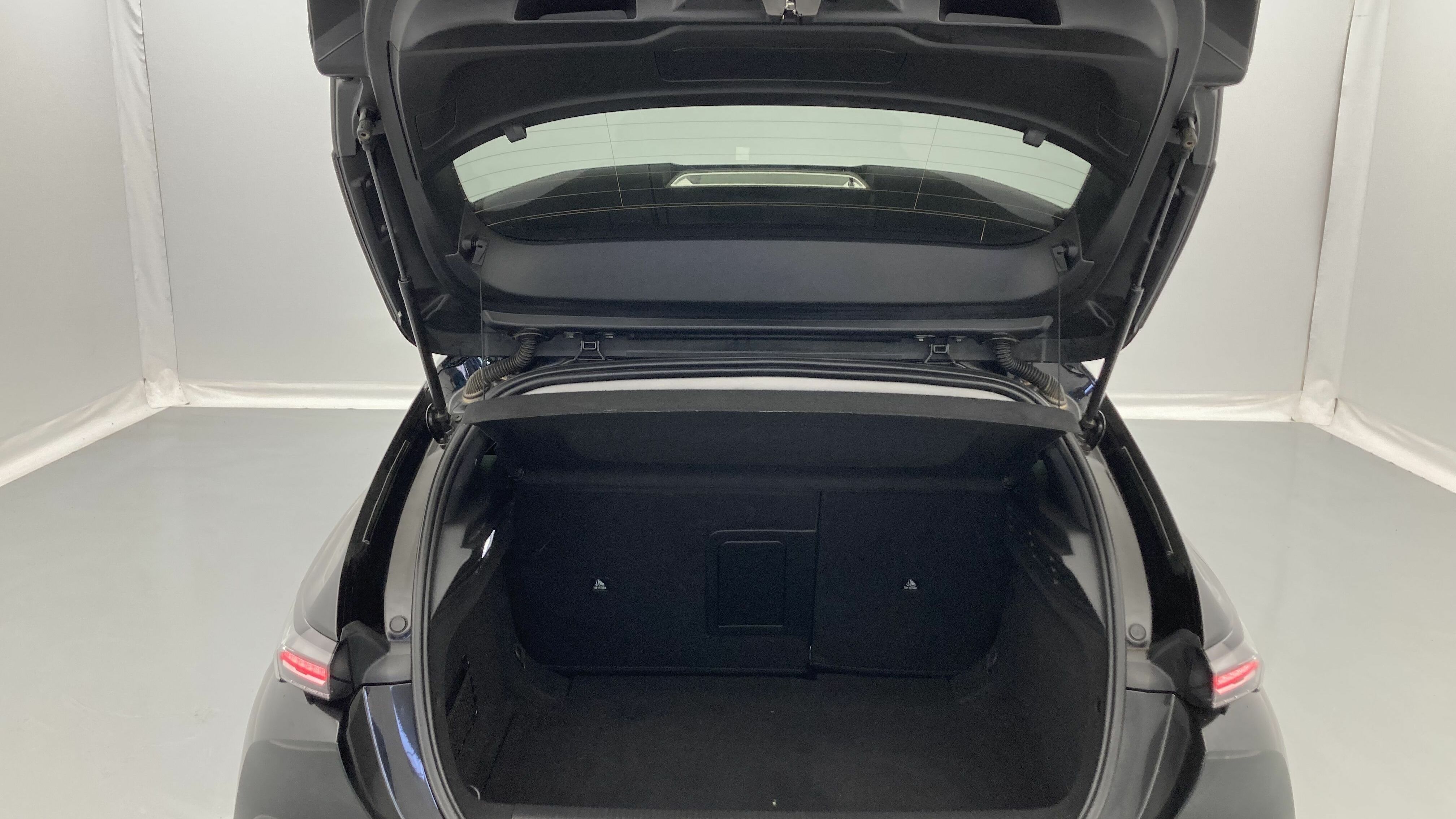 peugeot 308 allure 1.2 PURETECH 130 EAT 2023 negro perla nera 18