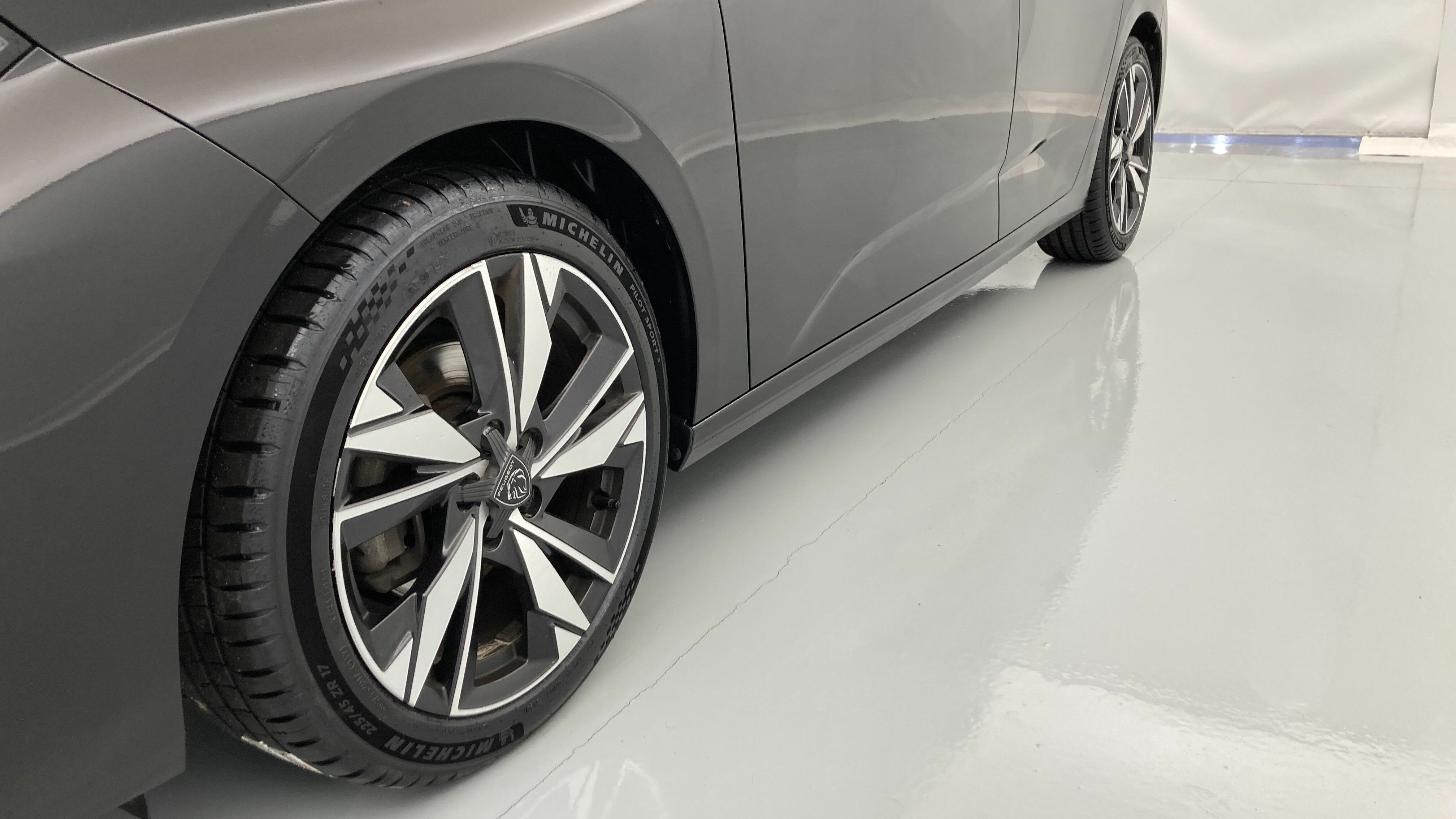 peugeot 308 allure 1.2 PURETECH 130 EAT 2023 negro perla nera 20