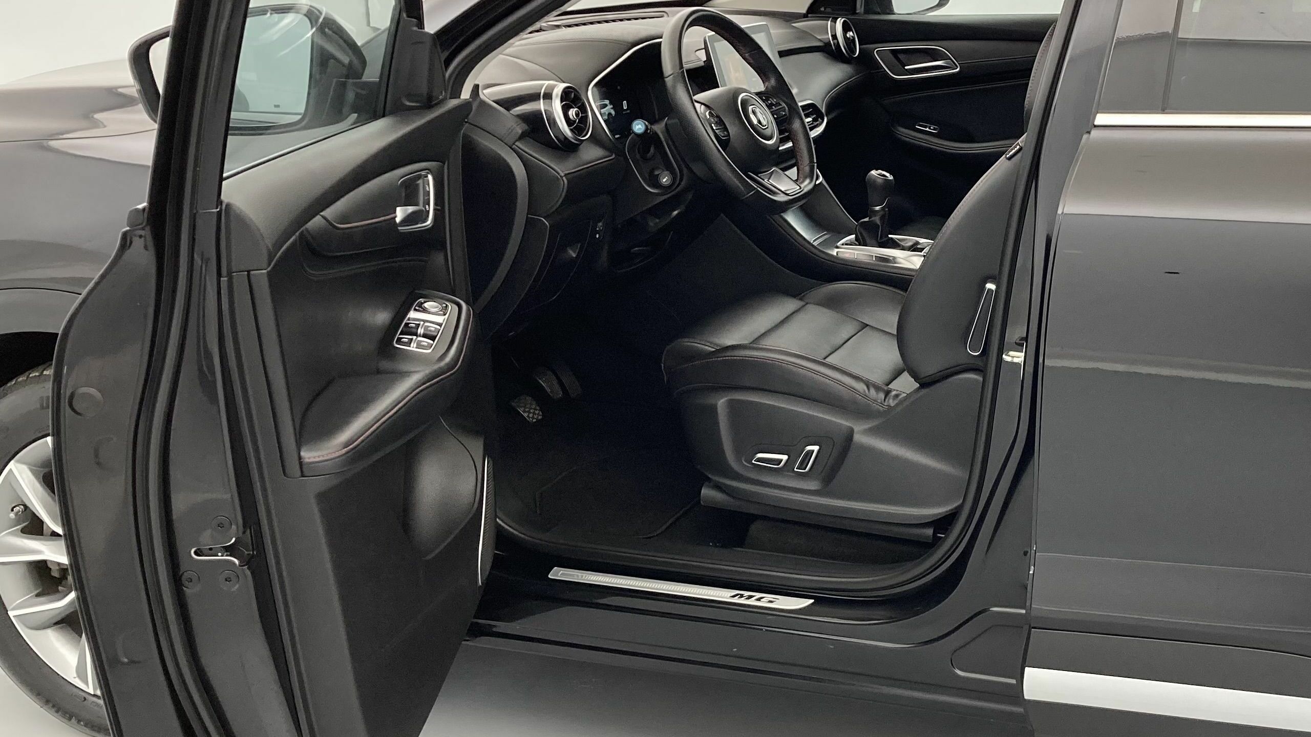 mg hs comfort 1.5 T-GDI 162 2023 pebble black - pbc 13