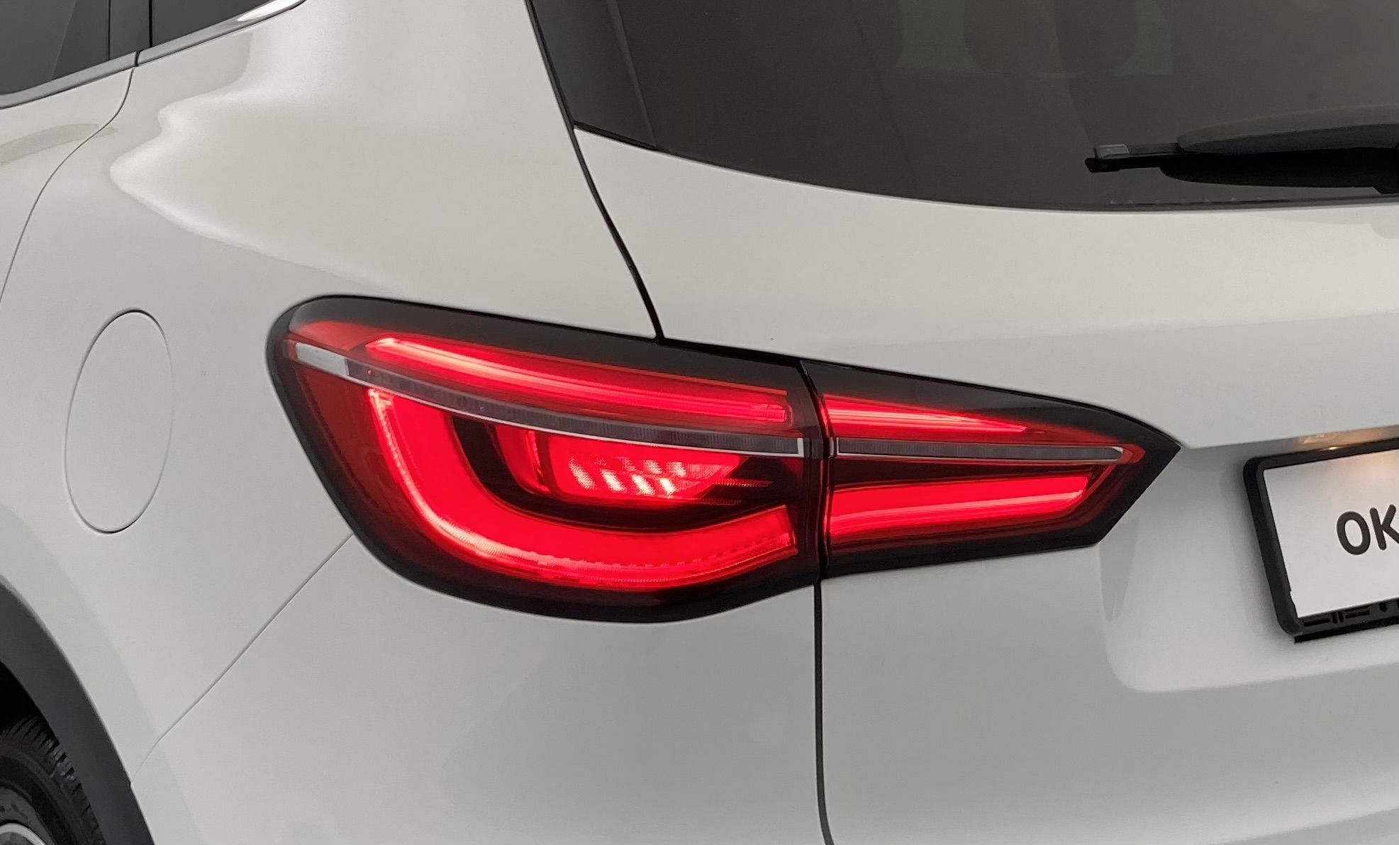 mg hs luxury 1.5 T-GDI 162 AT 2023 dover white - wsb 16