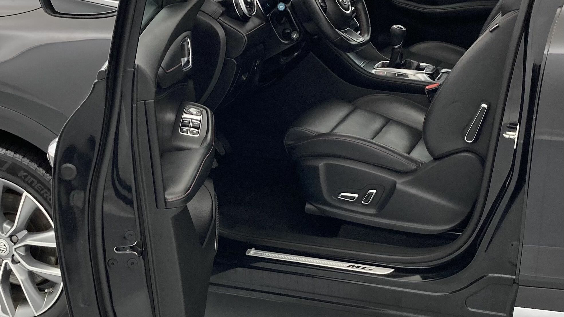 mg hs comfort 1.5 T-GDI 162 2023 pebble black - pbc 13