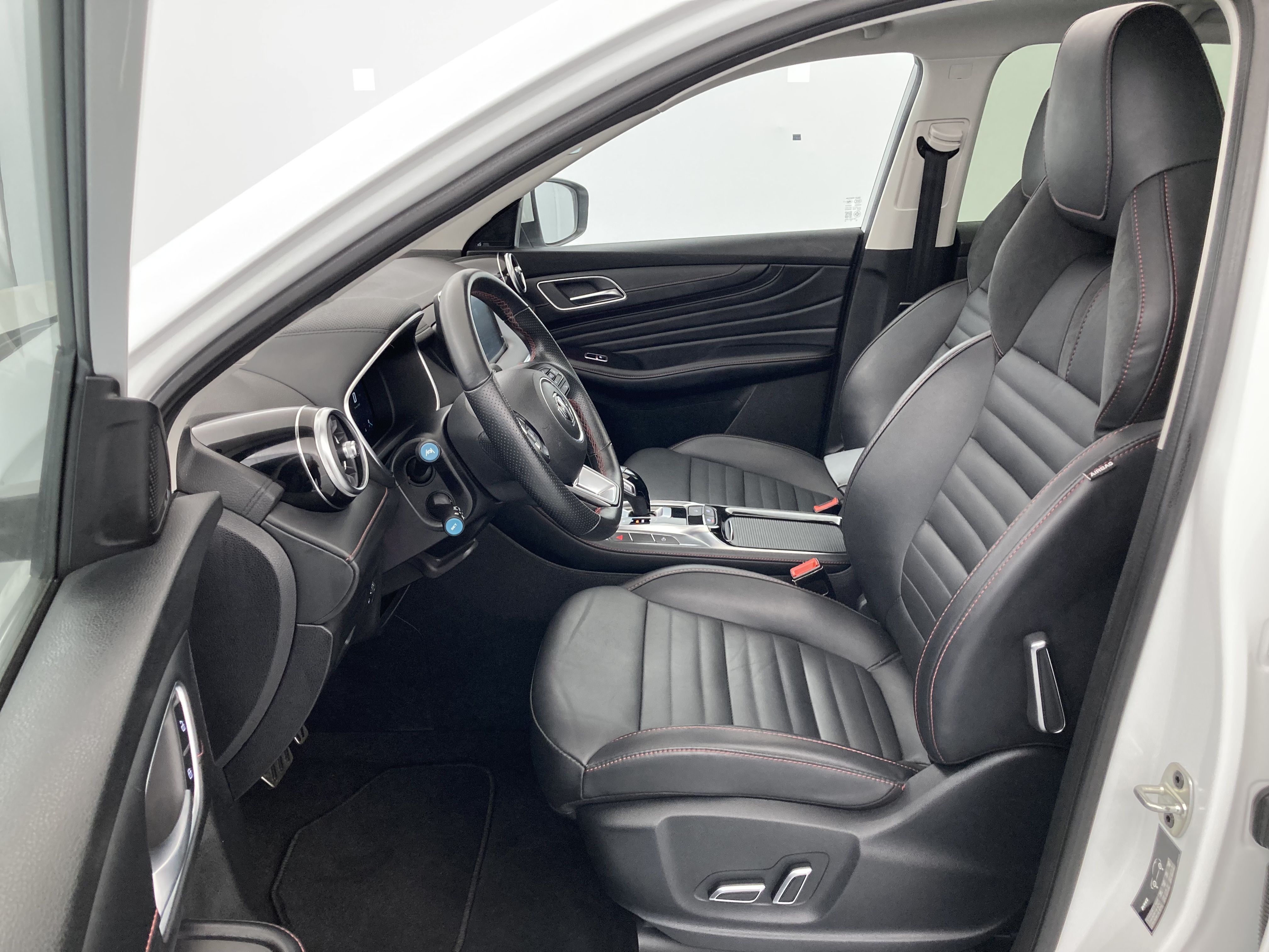 mg hs luxury 1.5 T-GDI 162 AT 2023 dover white - wsb 18