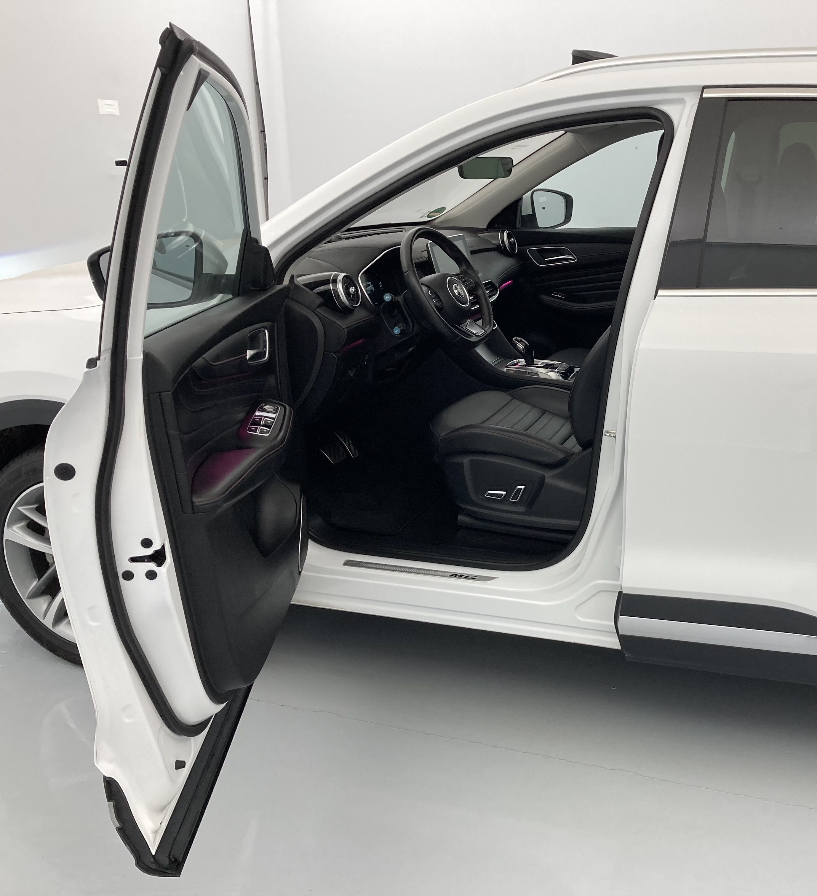 mg hs luxury 1.5 T-GDI 162 AT 2023 dover white - wsb 20