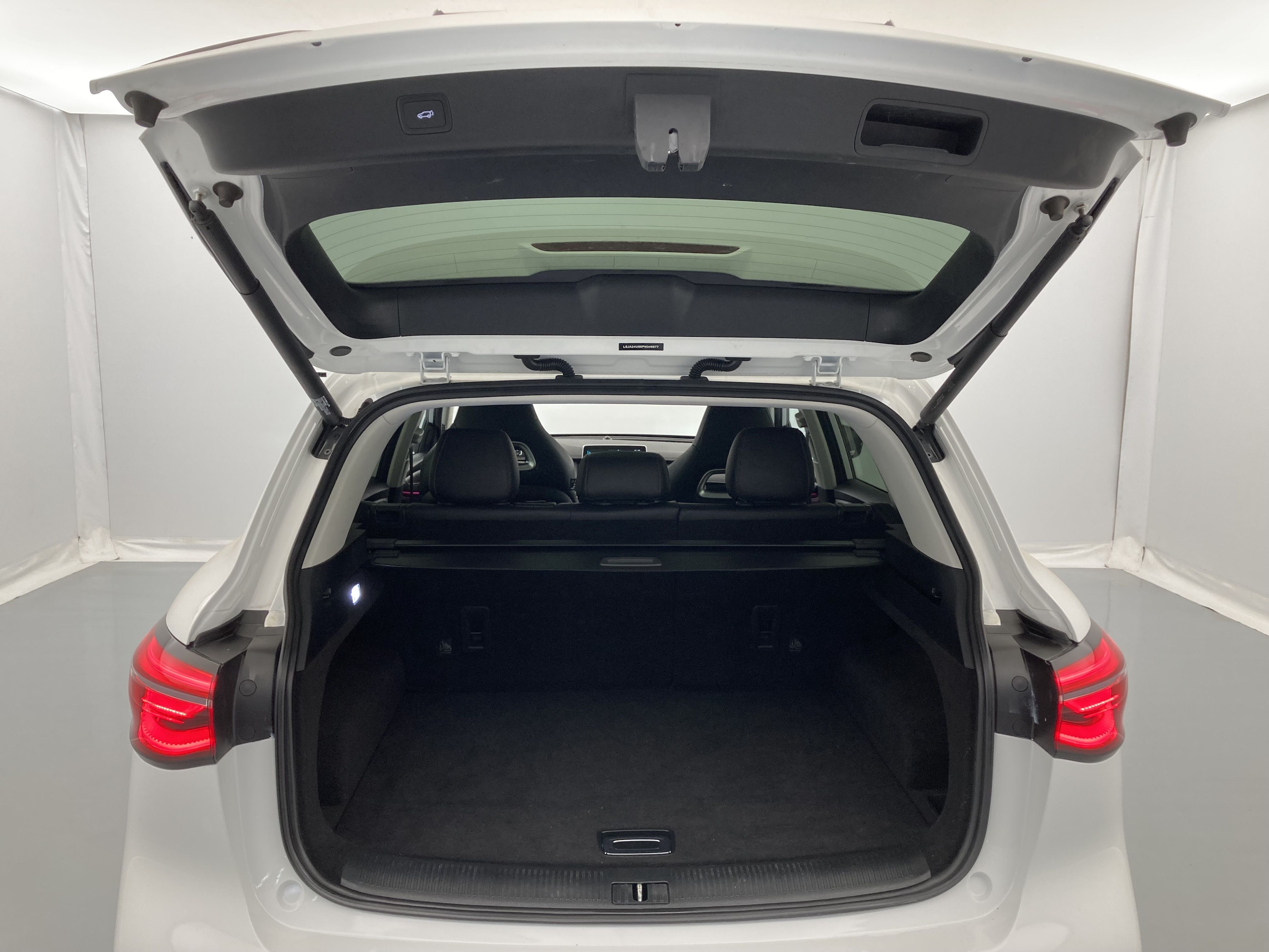 mg hs luxury 1.5 T-GDI 162 AT 2023 dover white - wsb 23