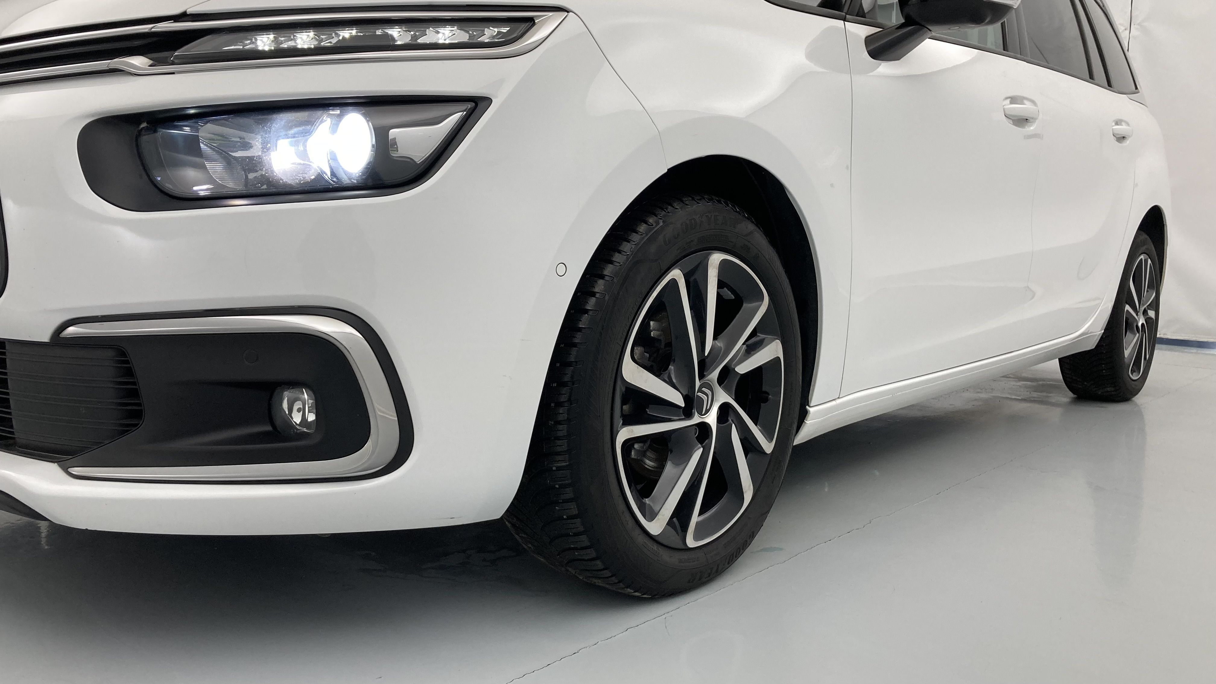 citroen c4 grand spacetourer shine pack 1.2 PURETECH 130 2021 polar-weiß 32