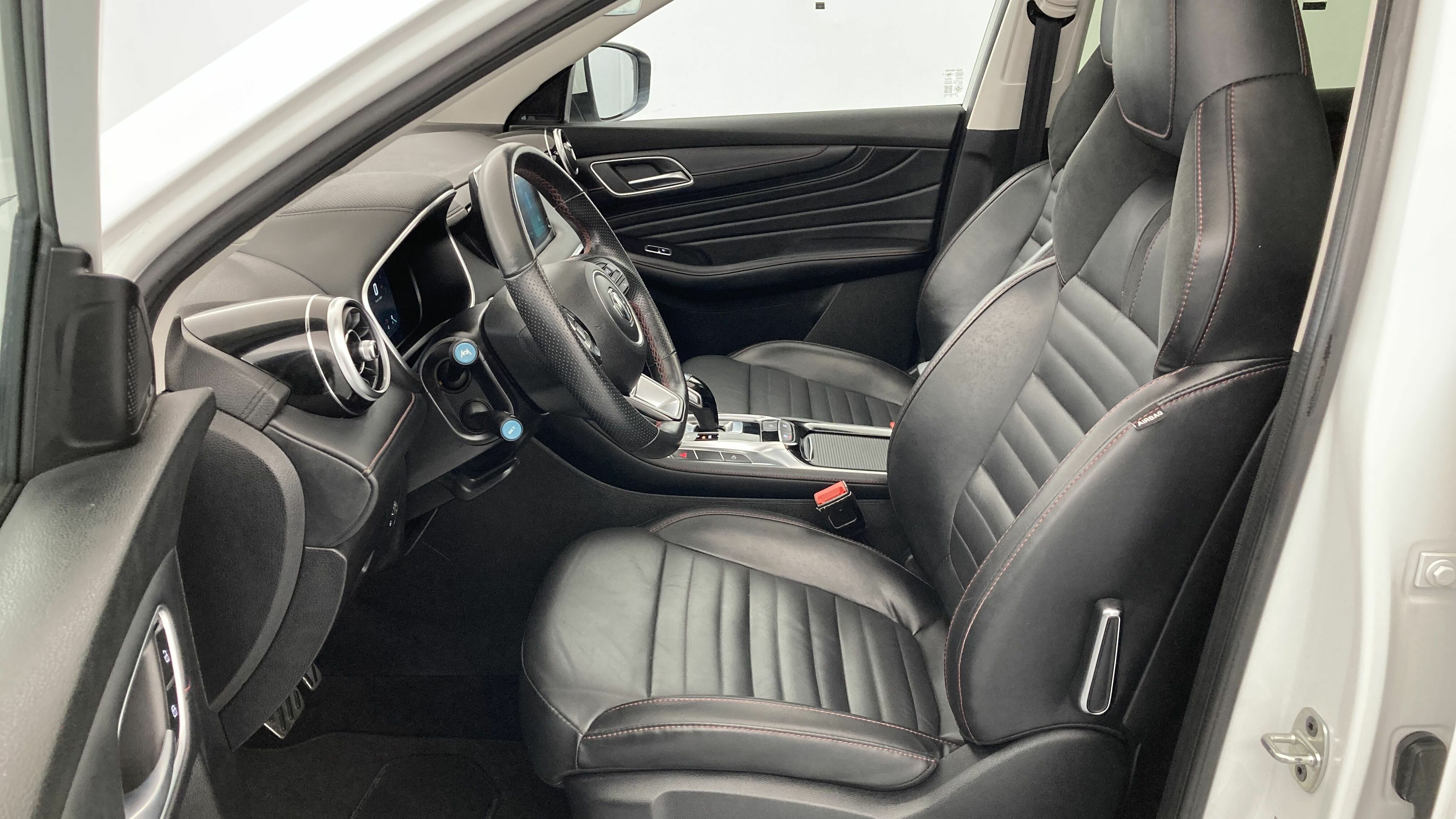 mg hs luxury 1.5 T-GDI 162 AT 2023 dover white - wsb 14