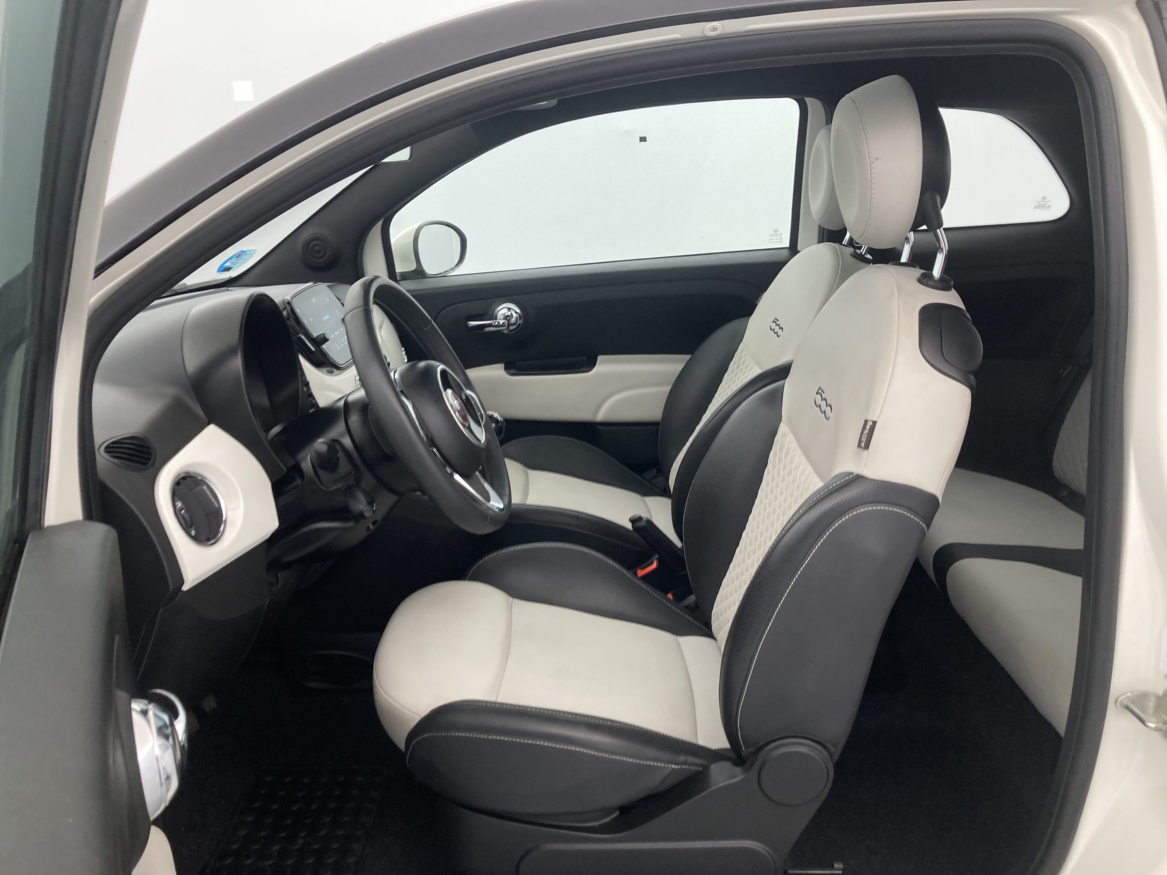 fiat 500 dolcevita 1.0 HYBRID 70 MHEV 2022 bicolor white/black 17