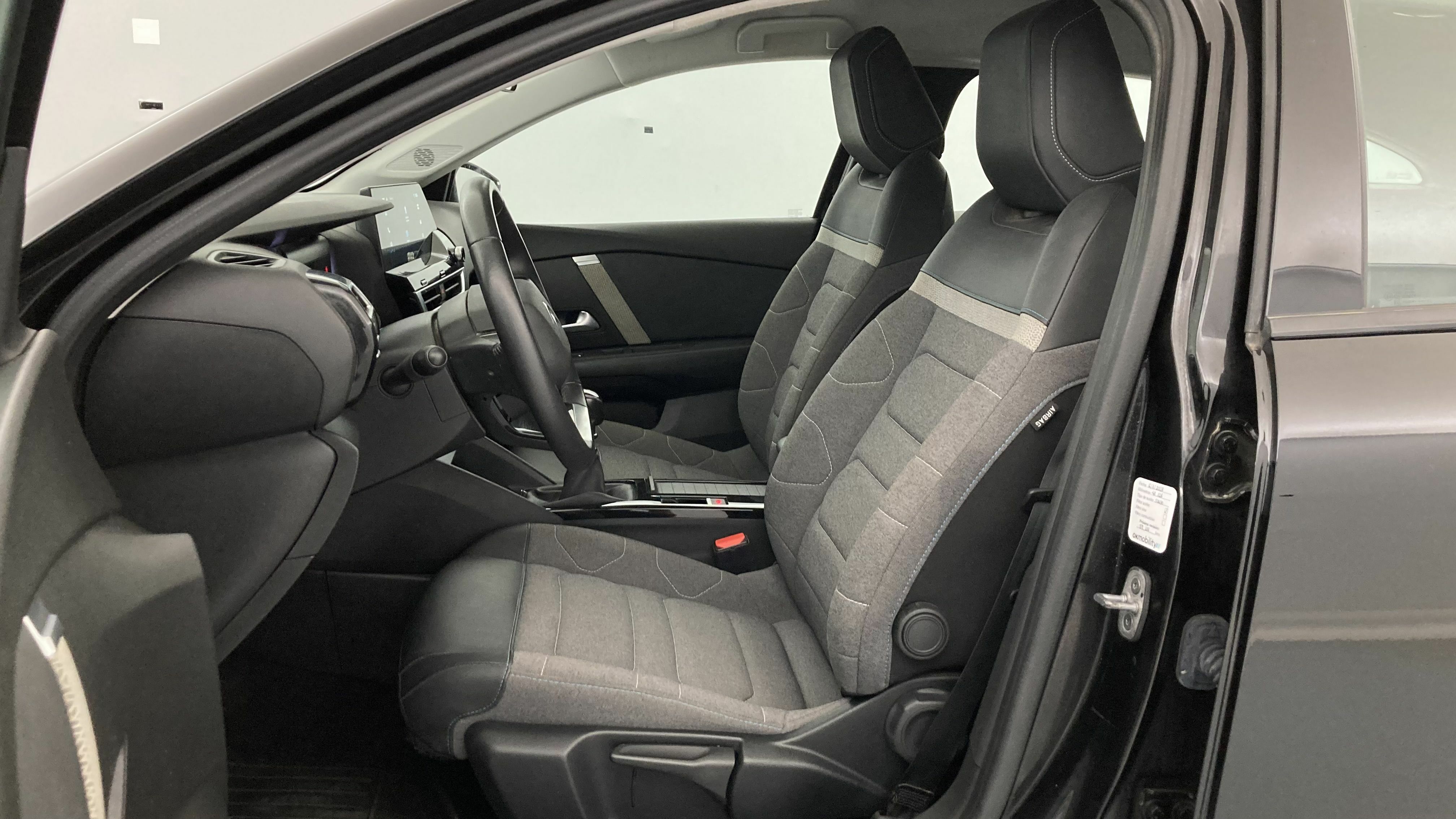 citroen c4 feel pack 1.2 PURETECH 130 2023 negro perla nera 14
