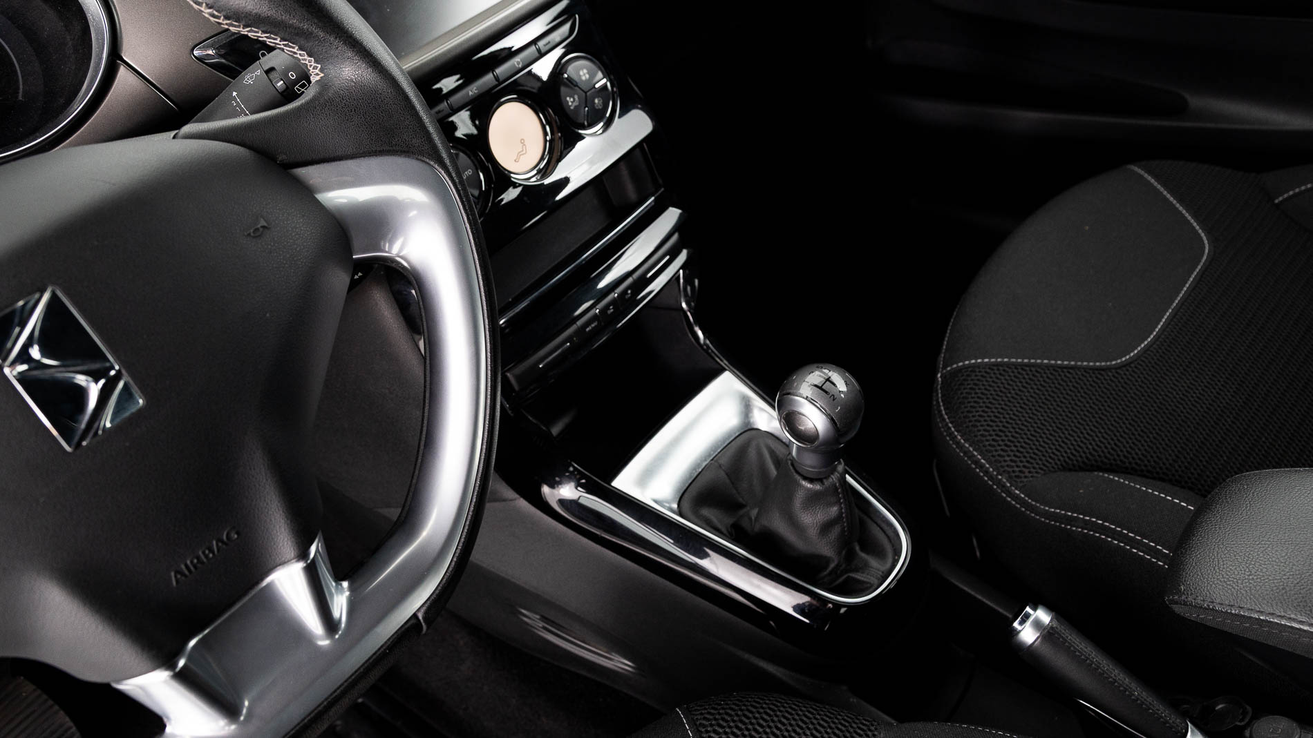 ds ds3 desir 1.2 80 2017 blanco 18