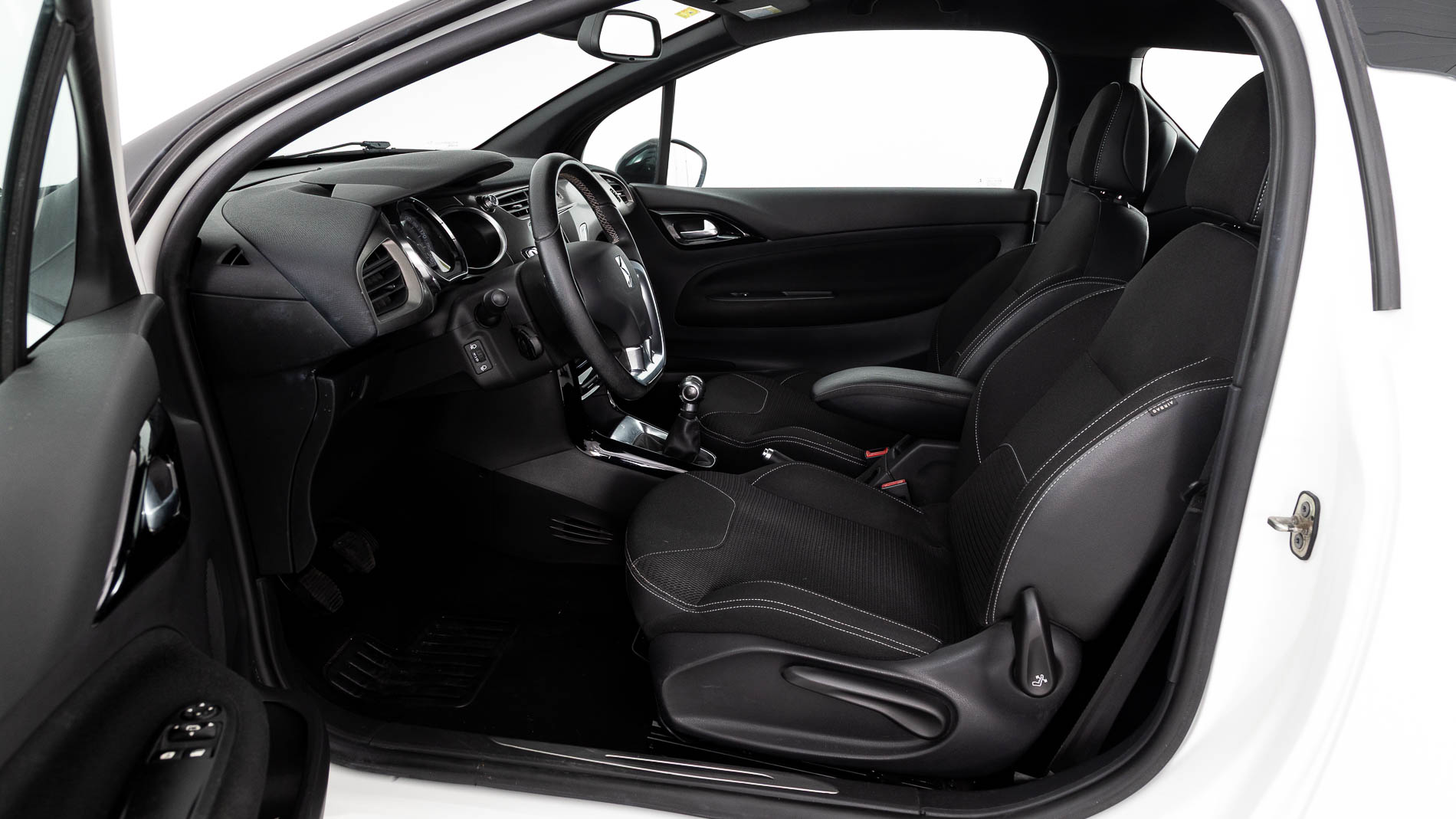 ds ds3 desir 1.2 80 2017 blanco 19